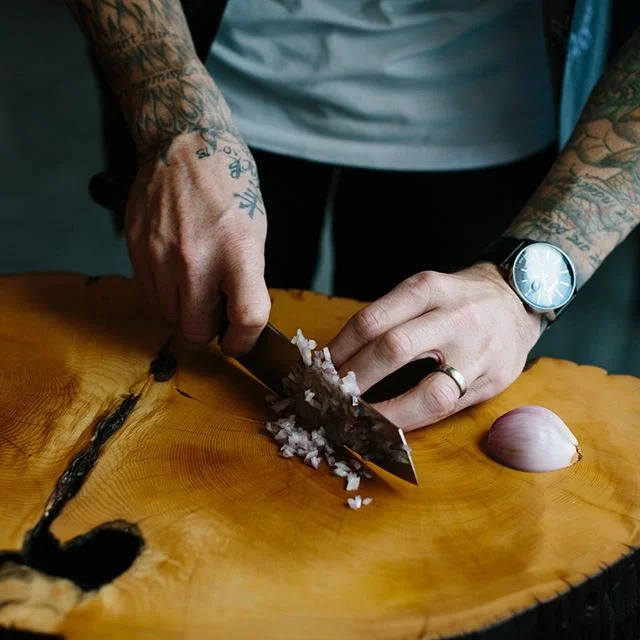 Ben’s new @nesmuk.europe knife making prep time a breeze #nesmuk #cutwithclass #nesmuksoul #nesmukjanus #nesmukexklusiv #foodlabshow