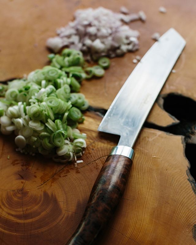 Another shot of one of Ben&rsquo;s @nesmuk.europe collection (this knife is part of the Janus range) #nesmuk #cutwithclass #nesmuksoul #nesmukjanus #nesmukexklusiv #foodlabshow