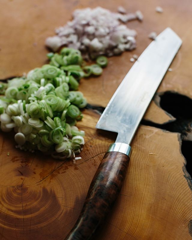 Another shot of one of Ben’s @nesmuk.europe collection (this knife is part of the Janus range) #nesmuk #cutwithclass #nesmuksoul #nesmukjanus #nesmukexklusiv #foodlabshow