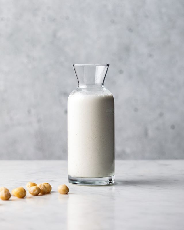 Did you know it&rsquo;s actually really easy to make macadamia milk? Delicious on its own or used as a dressing. Recipe up on our website, just search for &ldquo;macadamia&rdquo; (link in bio) @ausmacadamias #ausmacadamias #macadamias #foodlabshow #s