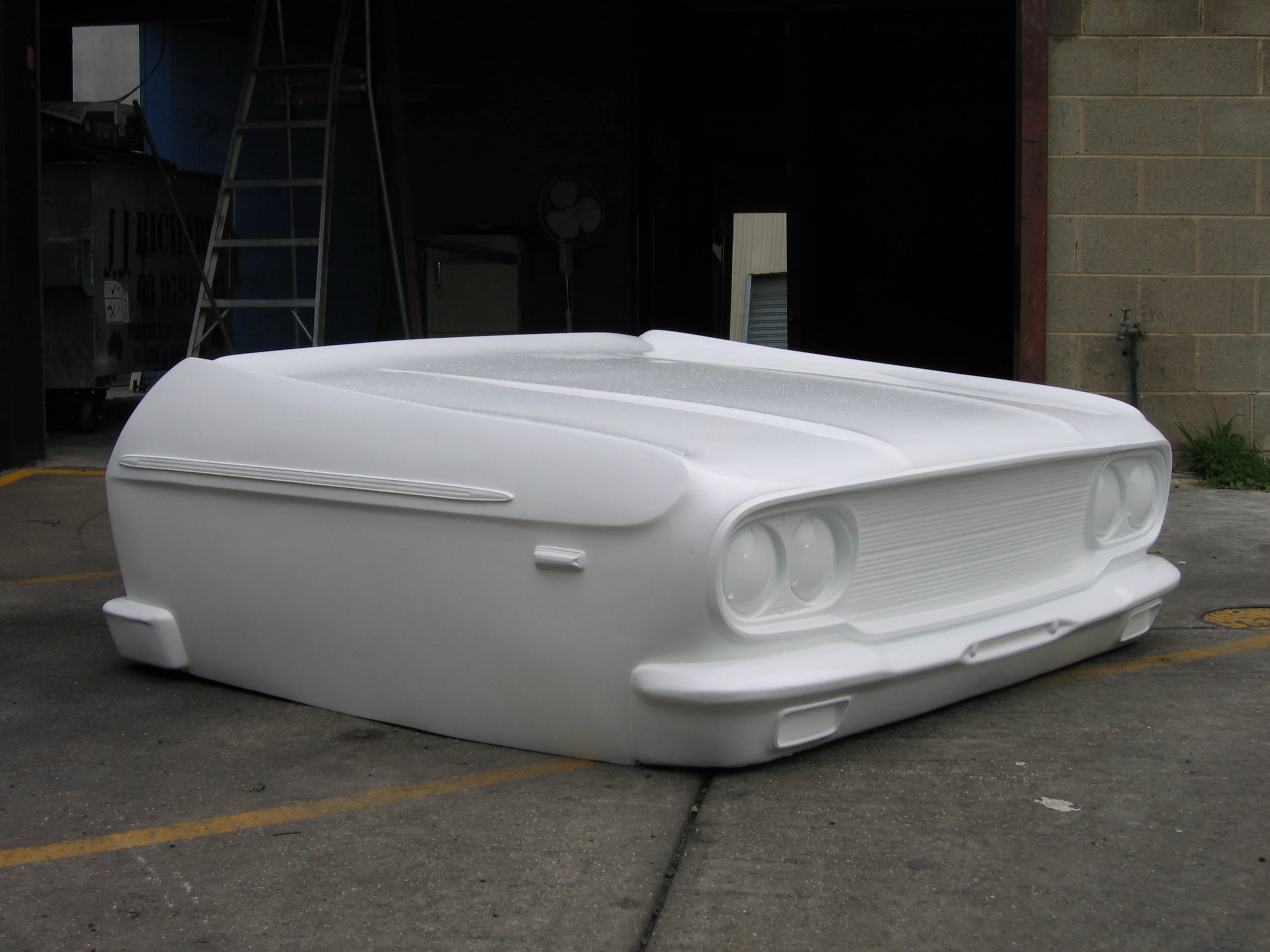   Box Car , 2005 Fibre Glass, Automotive Paint 67 x 160 x 160cm  Yering Station Sculpture Prize, 2005, Yering Station, Yarra Valley 