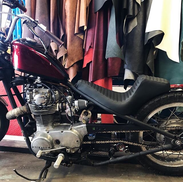 XS650 King and queen sitting reaaaal pretty. Love the style on this thing and the seat was just the icing on the cake. It&rsquo;ll actually get a second part to the seat once the sissy bar is completed at a later date.