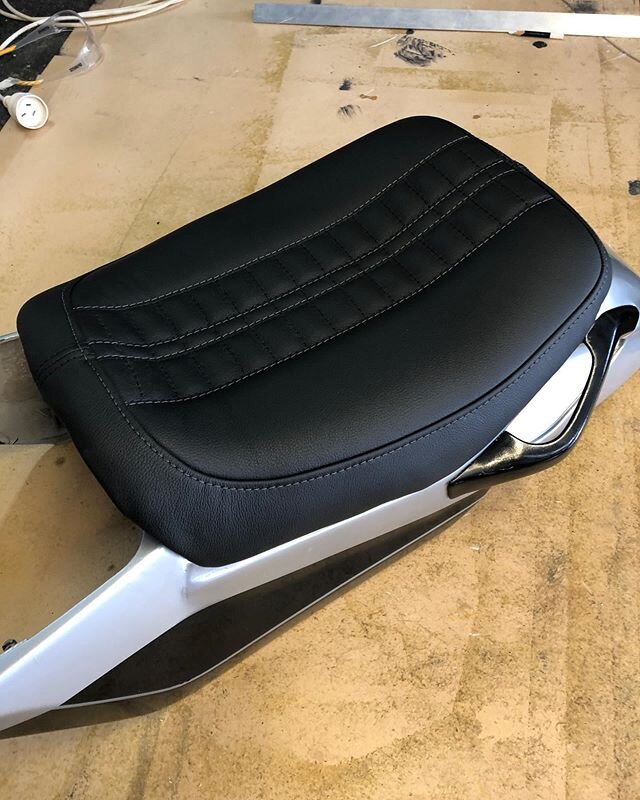Tidy little K100 seat that the customer modified into a smaller single seat. Fairly factory looking bike so I kept it simple. Few contrast stitches for some pop to the design