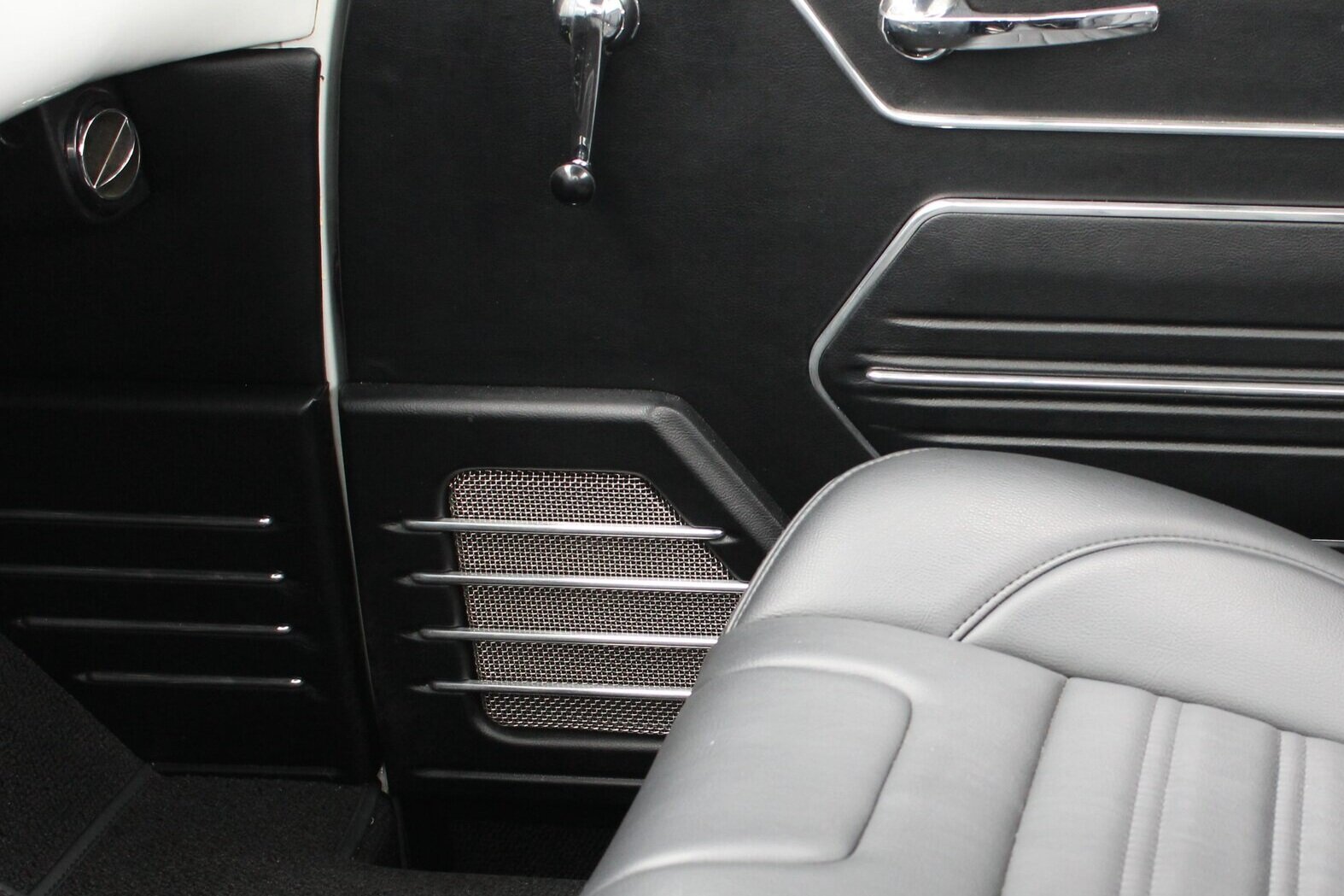 59+Apache+custom+interior