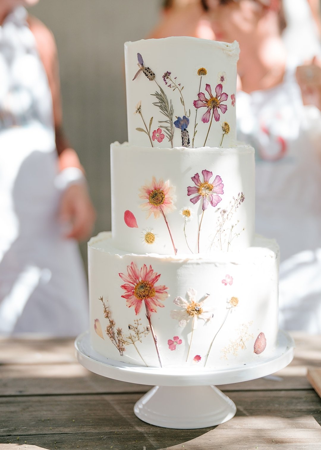 K &amp; A ✨// 
Embracing the sweet moments, and oh so sweet! 
This bride and groom stole a slice of joy in their adorable aprons, cutting their own wedding cake between 'I do' and 'let's celebrate,' with a toast of champagne and lots of love to ensur