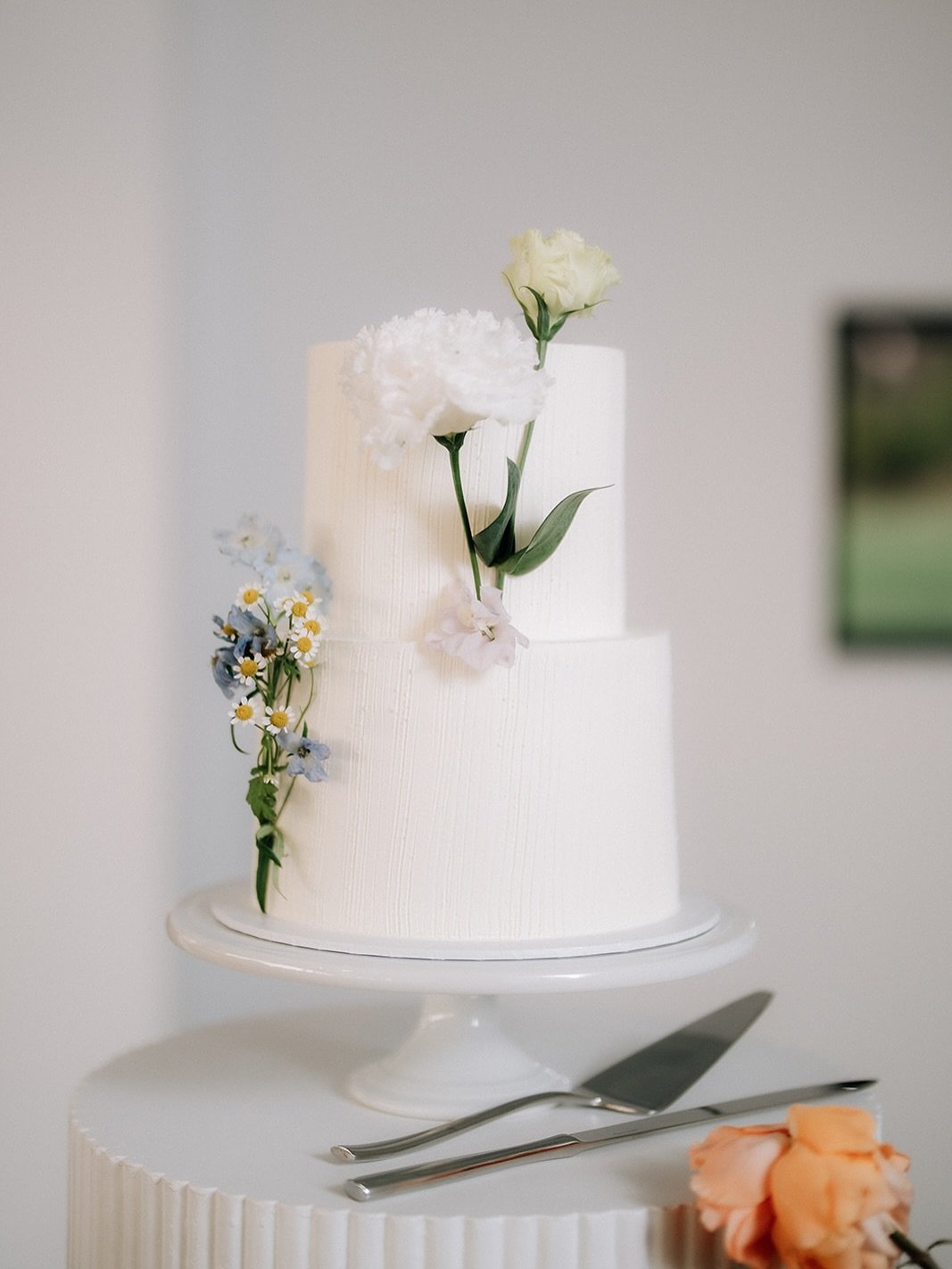 H &amp; R // 💍🌿
A long journey for a sweet destination 🍰✨
This beauty travelled all the way to The Tiller Farm in Yallingup for Rhiannon &amp; her love, and what a stunning setting it was.
Lush blooms, a love-filled celebration, and one very speci