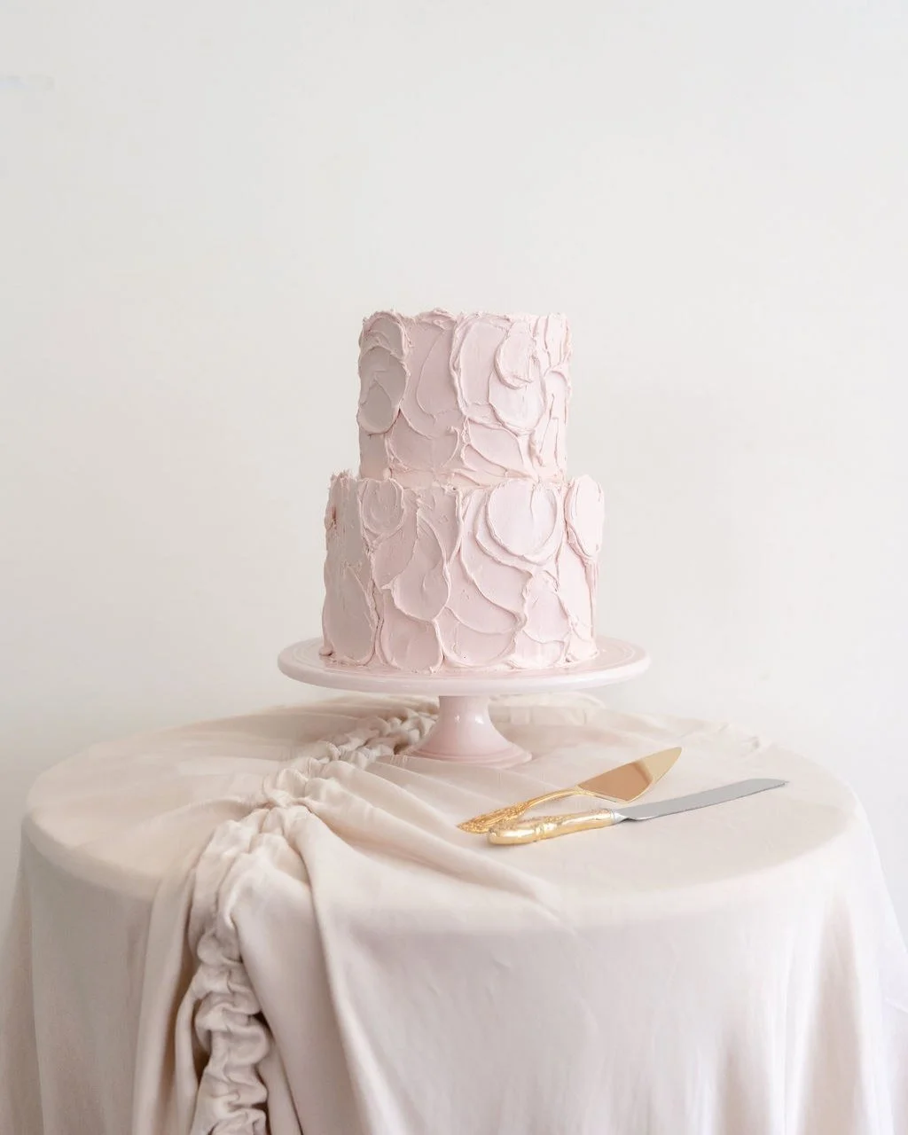 ✨ Over-Iced &amp; Over-the-Top (in the best way!) ✨
This dreamy pale pink cake is all about layers of texture,  swoops, swirls, and extra icing magic.
Perfectly imperfect, and designed to be a statement slice. 💕

Cake - @sieveandstone
Photography - 