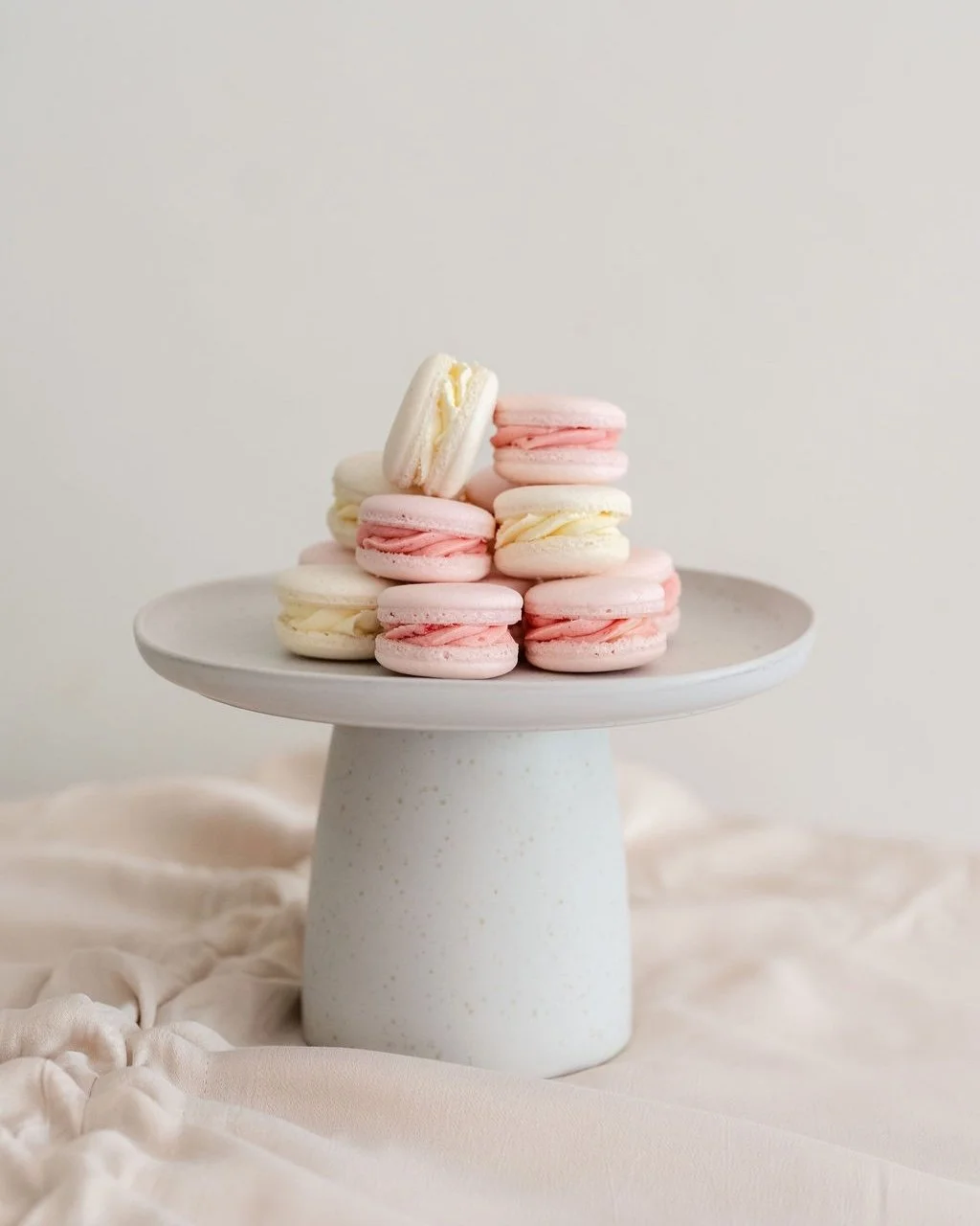 Hand-made Macarons 🍓🤍
Creamy White Chocolate Macarons paired with delicate Strawberry Macarons.
Did you know these are hand-made to order, and you can choose your own flavour and colour to suit your event! 
These are perfect for wedding dessert t