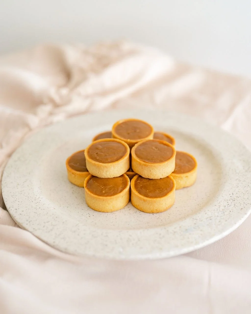 Dulce de Leche Tarts ✨🍯
Buttery, flaky shells filled with silky dulce de leche, a whisper of sea salt.
I can confirm these are the kind of bite that makes everyone go back again, and again. 
Perfect for dessert tables, wedding favours or a very good
