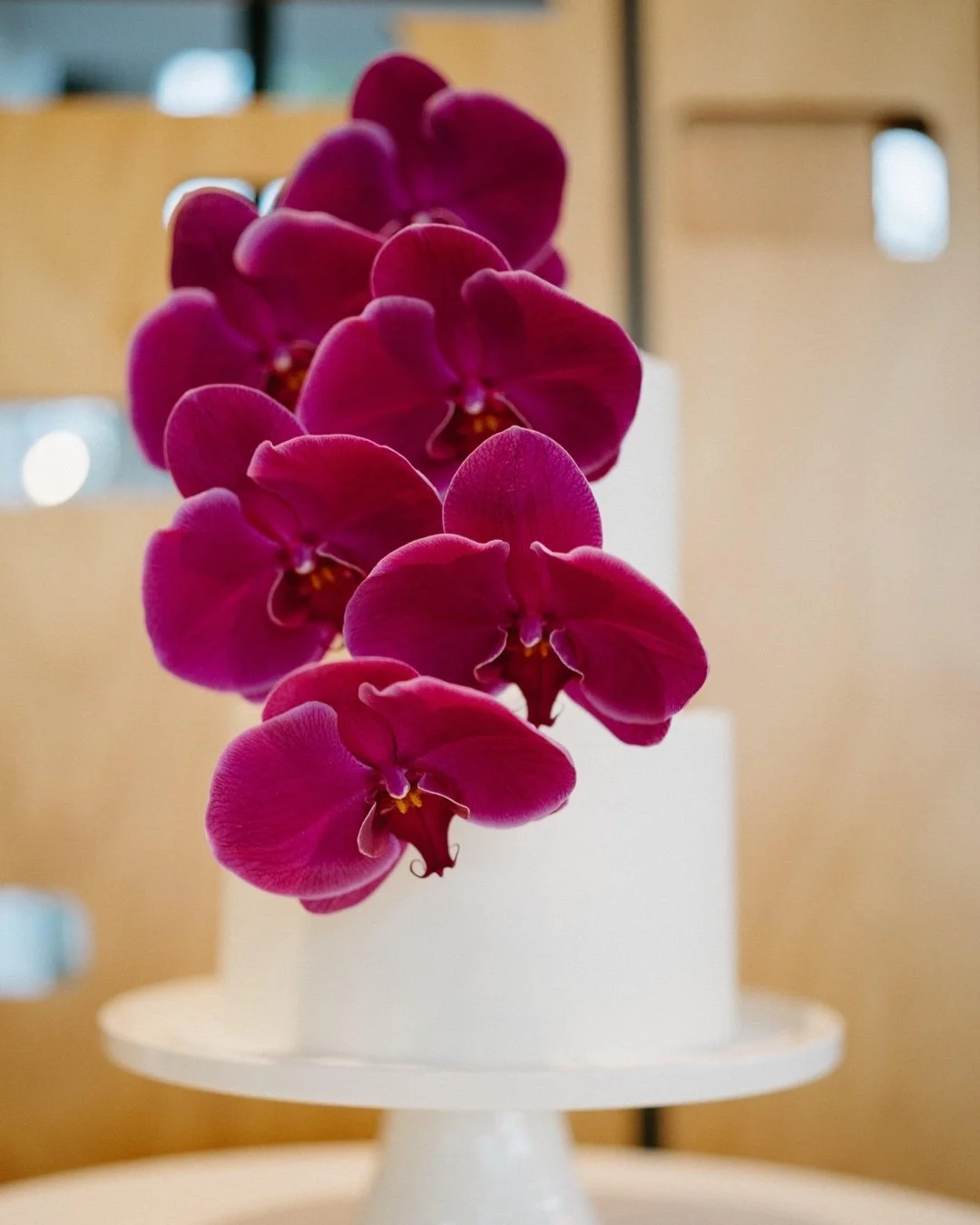 Kiri &amp; Ben 💕
Loved creating this design featuring the most gorgeous flamingo pink orchids to match their vibrant colour palette. 

At the beautiful @matildabayweddings 🌸✨

Cake &ndash; @sieveandstone
Venue &ndash; @matildabayweddings