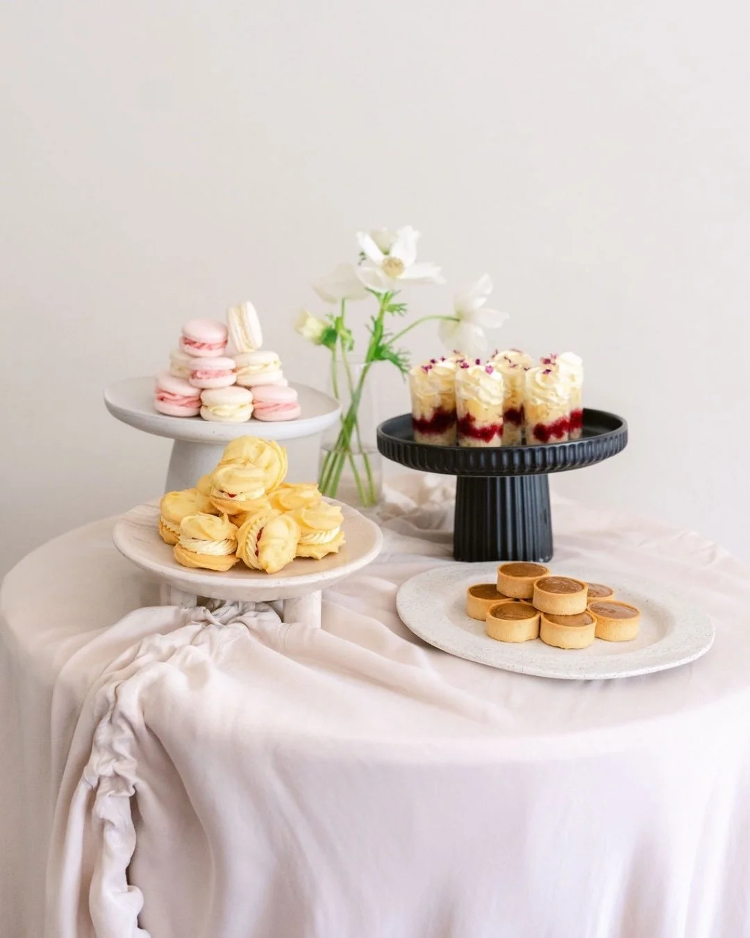 ✨ A little dessert table moment ✨🍮
Raspberry cake cups layered to perfection, delicate macarons, buttery melting moments, and dulce de leche tarts that never last long.
The kind of spread that invites guests to linger, graze, and go back for seconds