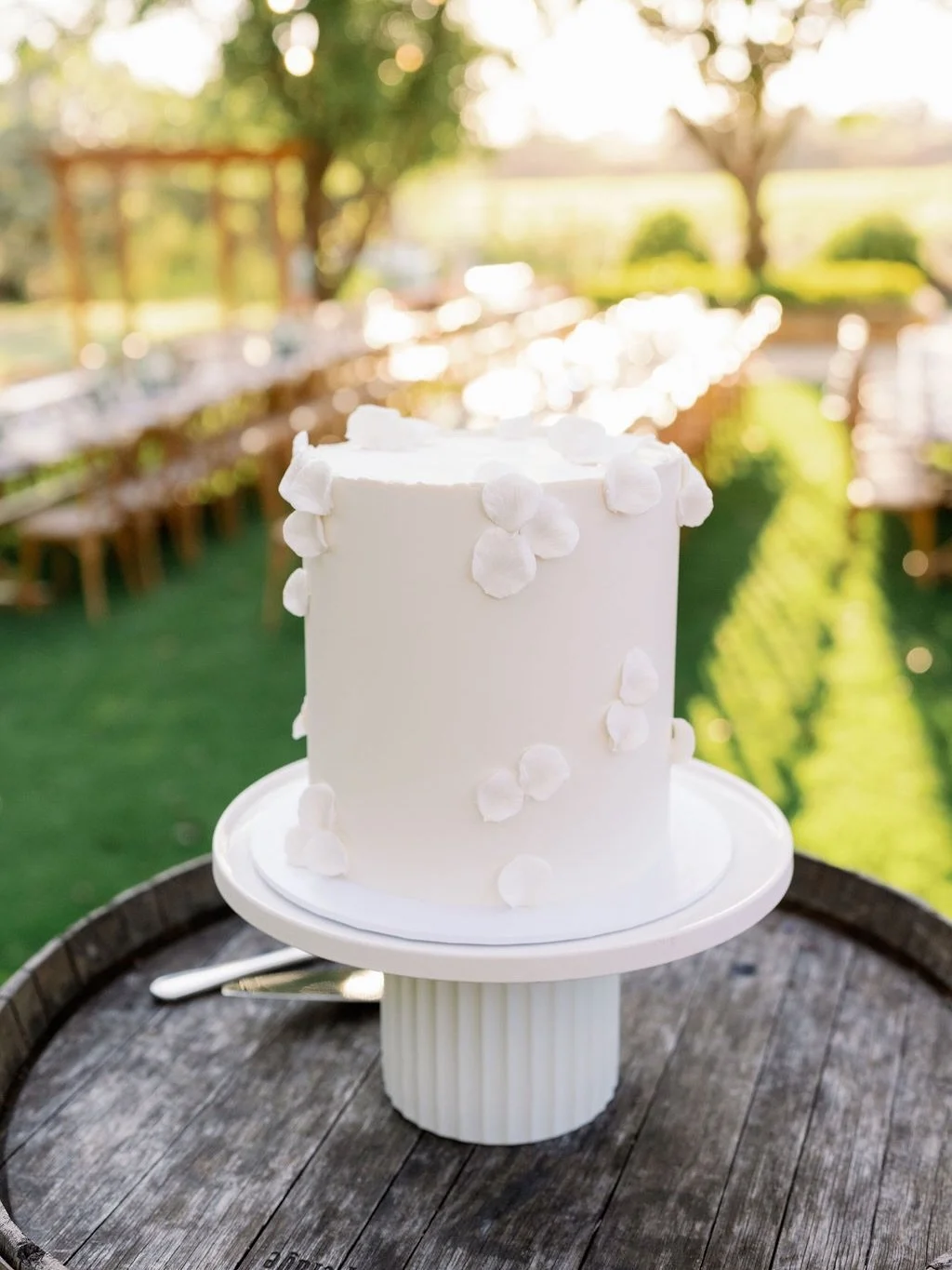 Charlotte &amp; Jonathon 🤍
Lemon and blueberry, finished with hand-crafted petals and the softest touch of pearls. A romantic design and delicate in detail. 

Set at the beautiful Barrett Lane in the Swan Valley this November, and captured so perfec