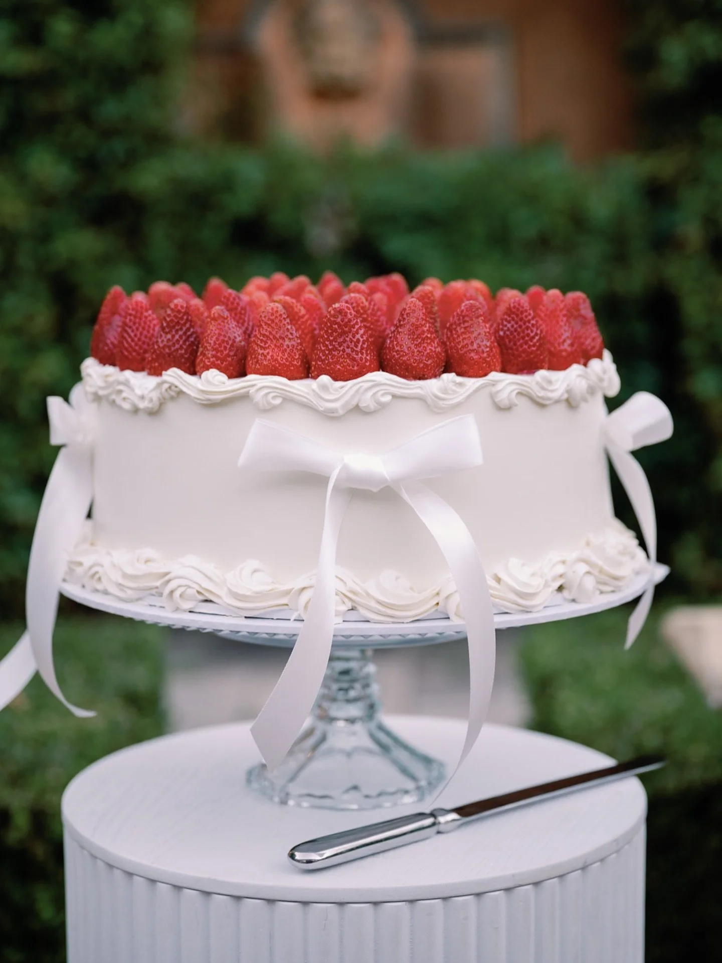 Poulami &amp; Joel ✨
So special to see this beautiful wedding featured on @totheaisleweddings blog 🍓 thank you. 

A beautiful wedding set amongst the romantic, European-inspired gardens of @masonmillweddings in the Perth Hills 🤍
Soft colours, elega