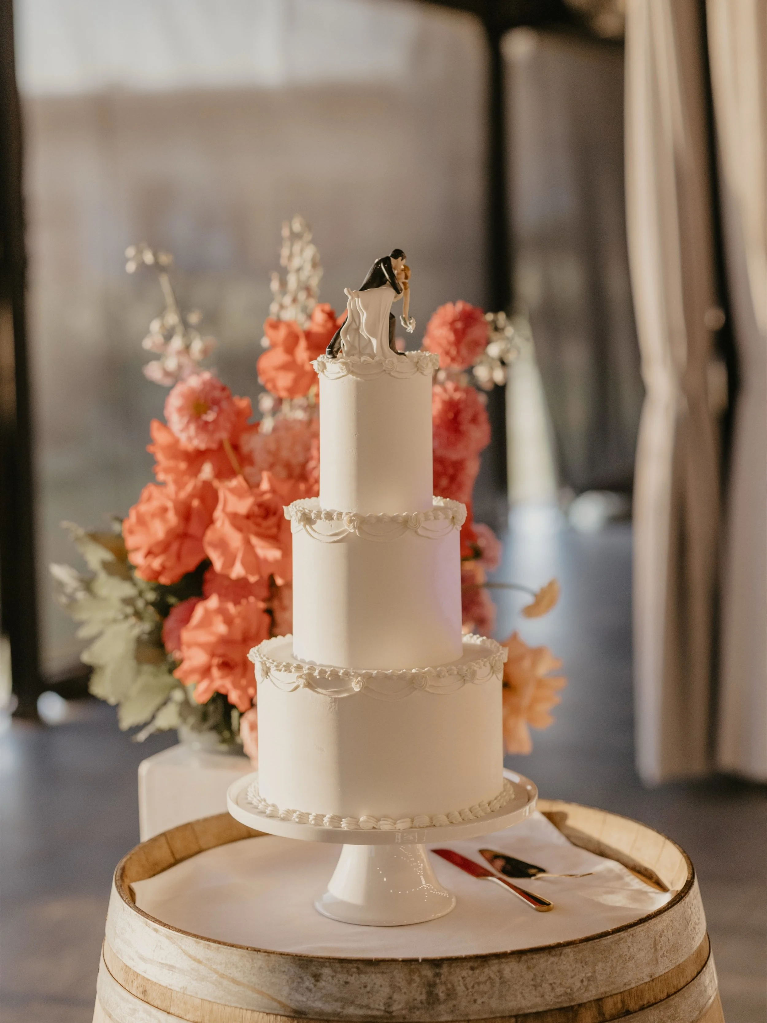 K &amp; B ♡
A beautiful celebration, all the way from Chicago to the Swan Valley. ✨
A pretty three-tier design finished with delicate hand-piped details, three flavours, and the sweetest cake topper.

The bottom tier is our signature Chocolate Espres