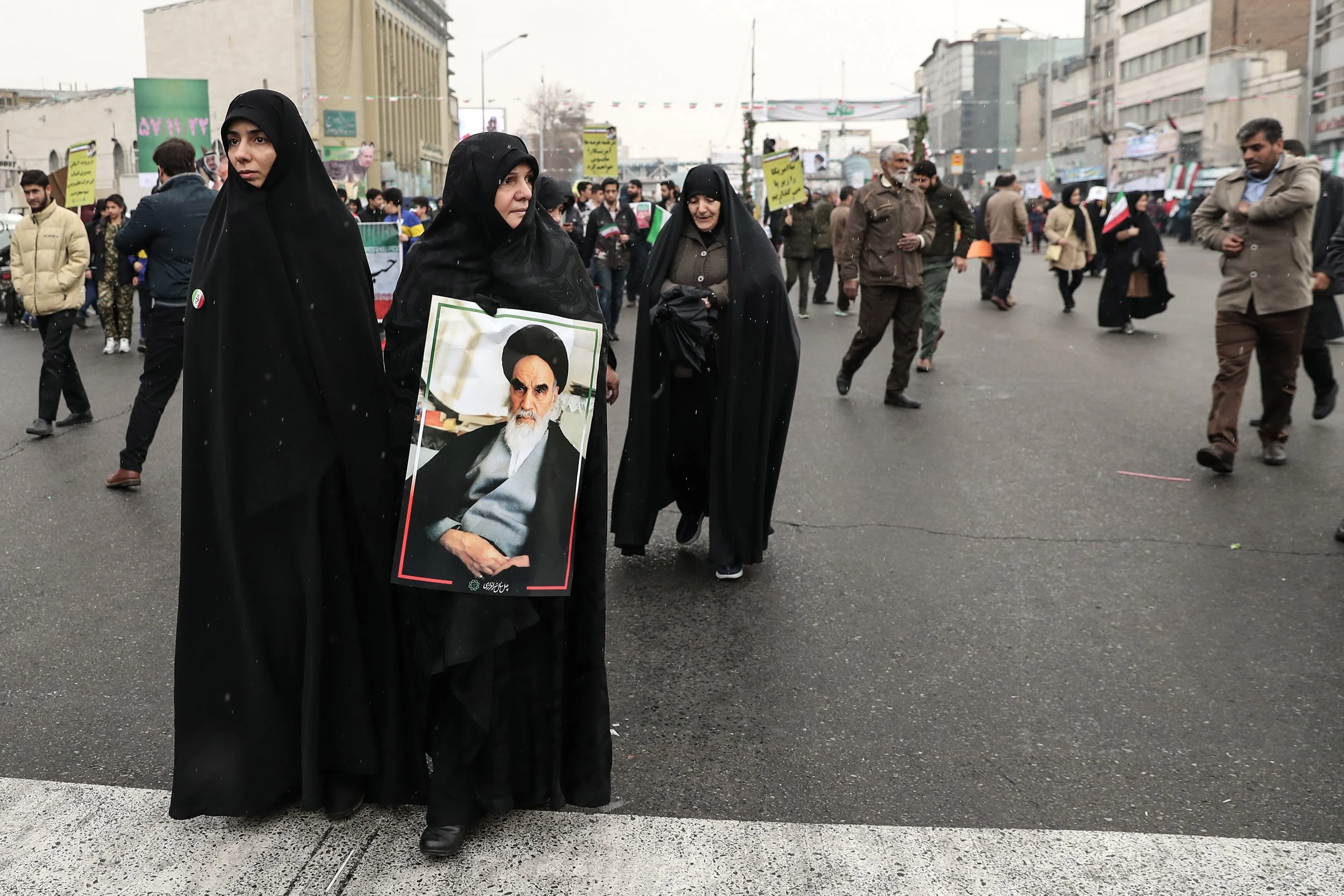  Po podatkih globalne mreže proti otroškim porokam Girls Not Brides, ki združuje več kot 1400 civilnodružbenih organizacij iz skoraj sto držav, se v Iranu do dopolnjenega 15. leta poroči tri odstotke deklet, do 18. leta pa 17 odstotkov. Foto: DPA/STA 