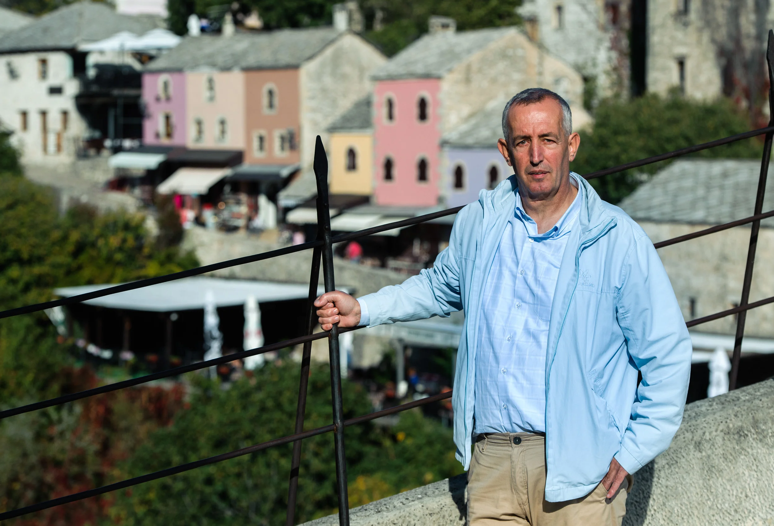  Hadis Brajević je upokojeni taksist iz Mostarja. Živi z deaktiviranim defibrilatorjem v prsih. Foto: ICIJ 