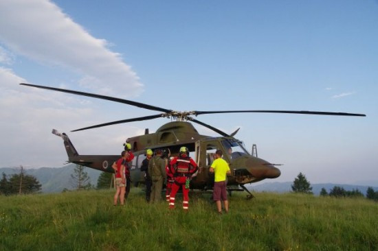 Reševalna posadka za vzlet s helikopterjem čez dan potrebuje petnajst minut, ponoči pa dve uri. Foto: arhiv GRZS