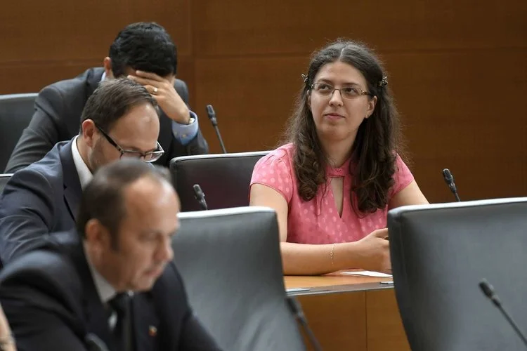  Poslanka NSi Tadeja Šuštar opozarja na obremenitev glavnega mesta z delovnimi migranti. Foto: Tamino Petelinšek/STA 