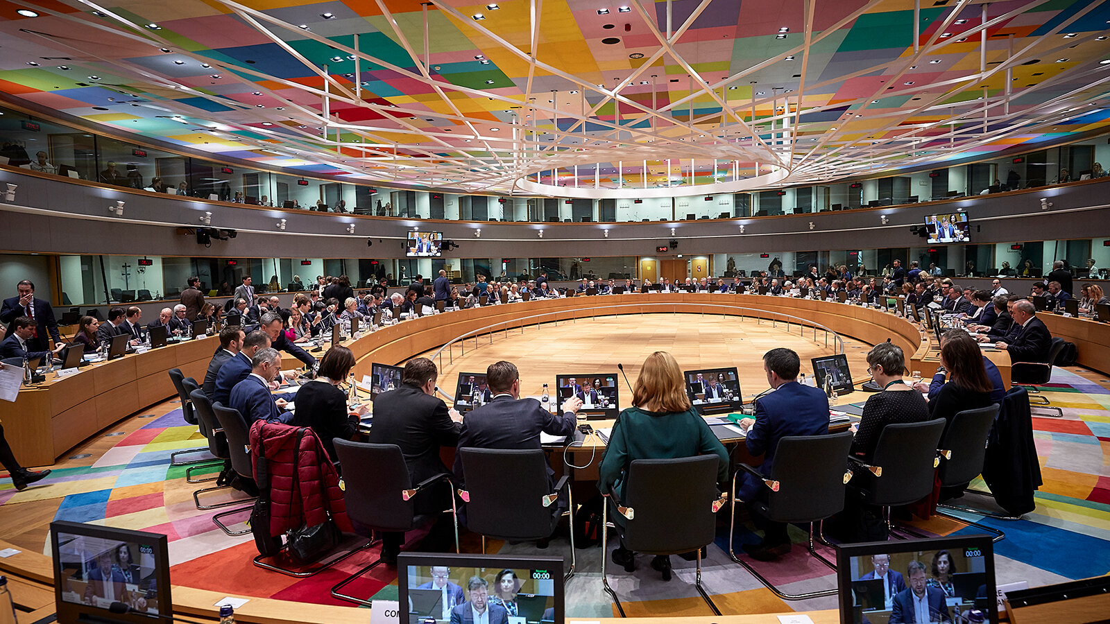  Direktiva bi državam naložila, da od multinacionalnih podjetij v EU zahtevajo, naj poročajo o prihodkih, dobičkih in plačanih davkih. Foto: Evropska unija 