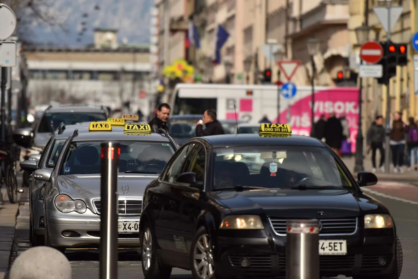  Zagovornik načela enakosti še preverja, ali je bila zavrnitev potnika diskriminatorna. Foto: Tamino Petelinšek/STA 