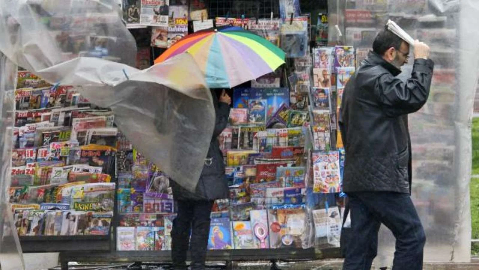  Novinarske prispevke je dovoljeno povzemati, ko gre za dnevne dogodke, tiskovna poročila, javne govore ali preglede objav v medijih. Foto: STA 