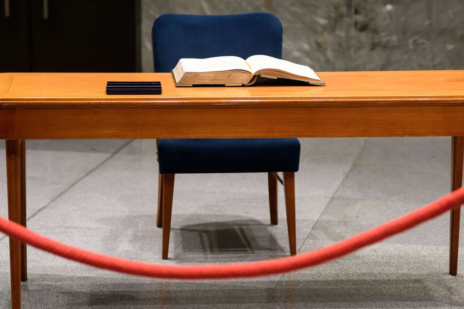  Poslanske skupine so v dveh mandatih, med letoma 2011 in 2018, za knjige porabile nekaj več kot devet tisoč evrov. Foto: Nebojša Tejić/STA 