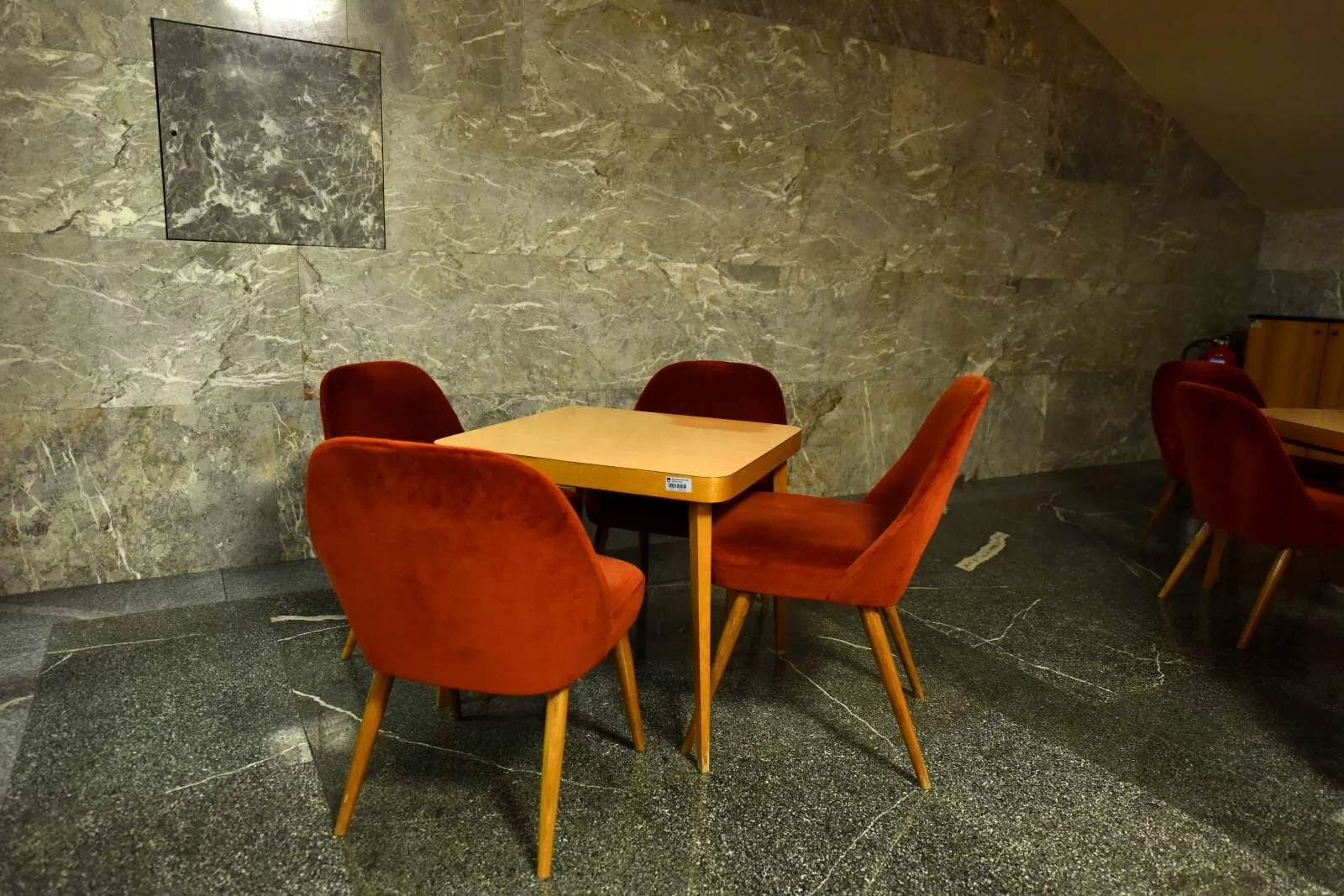  Na vprašanje, ali je financiranje izobraževanja poslancev po njihovem mnenju urejeno pregledno, pri državnem zboru niso odgovorili. Foto: Tamino Petelinšek/STA 