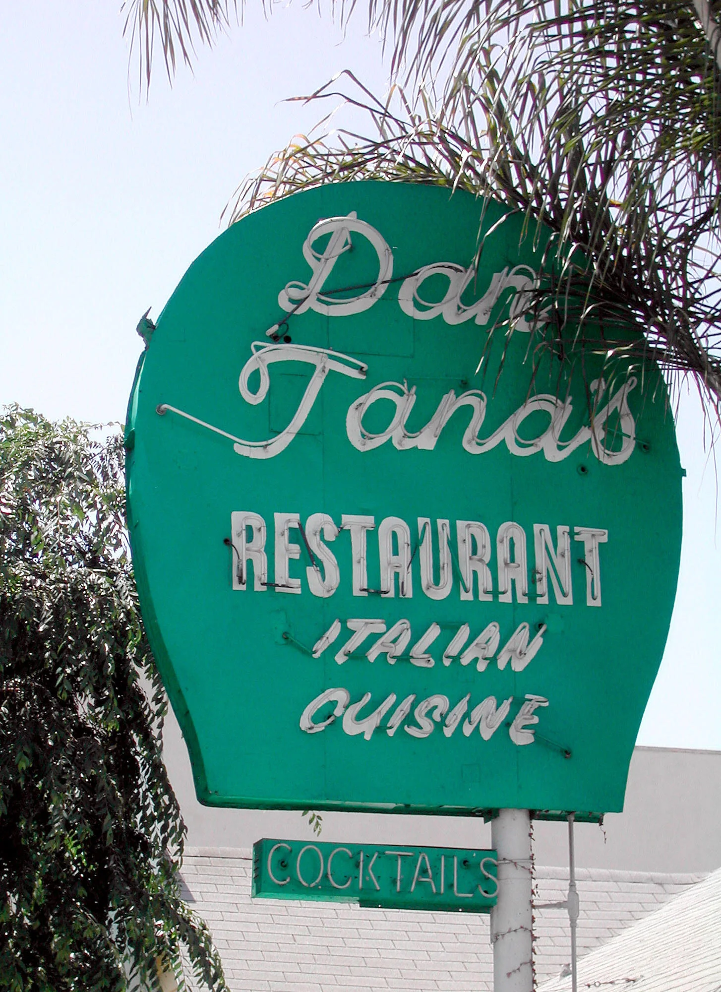  Legendarna restavracija na Santa Monica Bulevardu v Los Angelesu. Foto: Zuma Press/Alamy Stock Photo 