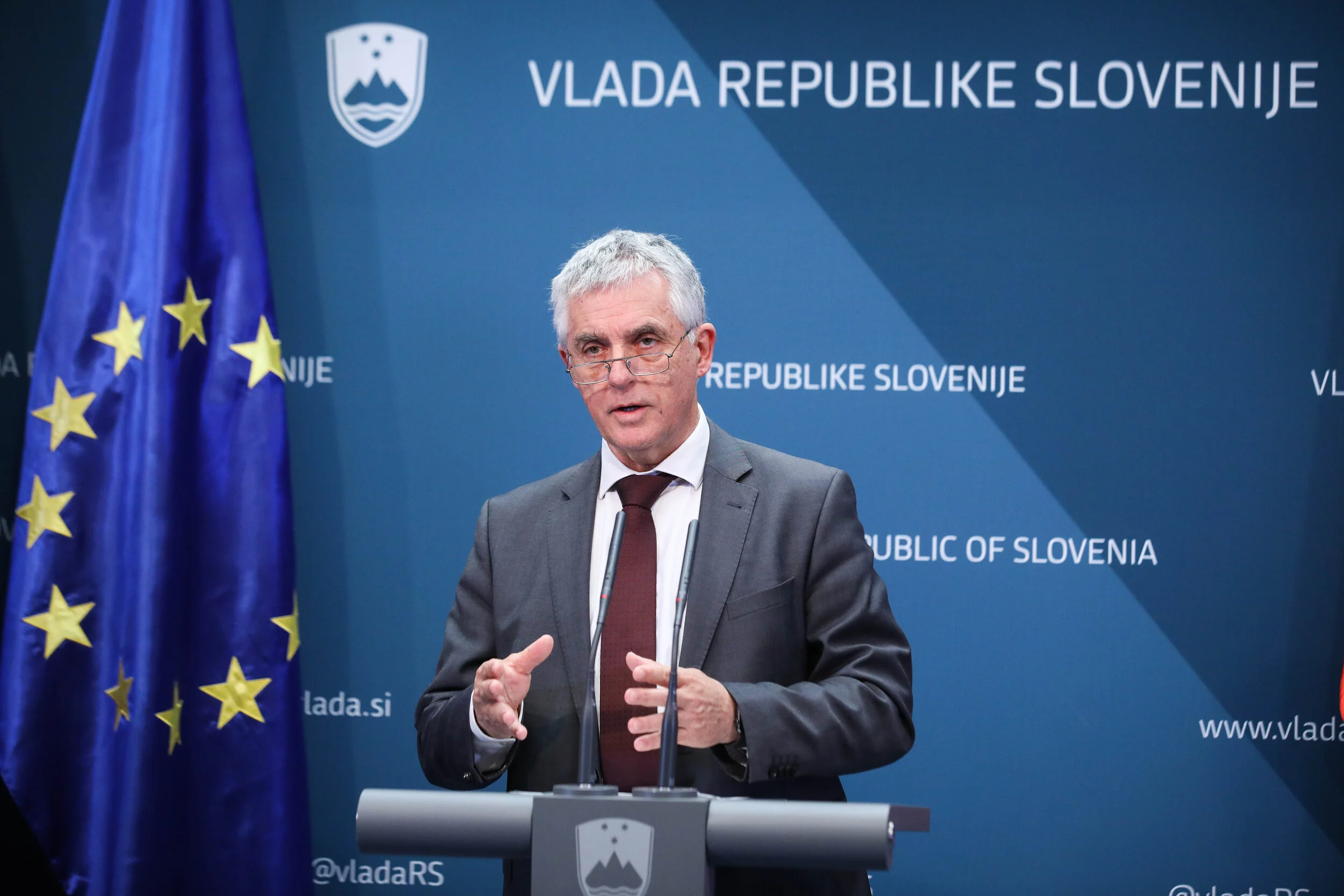  Ukrepe o prepovedi gibanja je namesto ministra za zdravje sprejela vlada. Foto: Nebojša Tejić/STA 