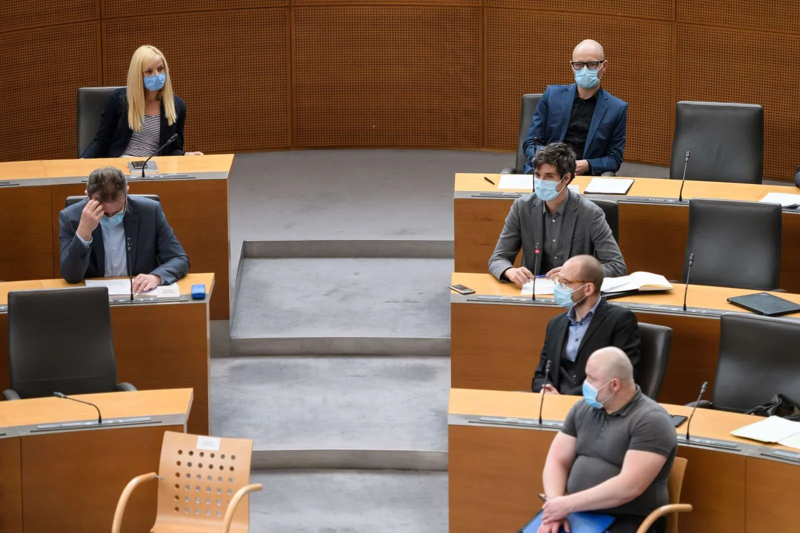  Poslanec Levice Matej Vatovec je na seji parlamentarnega odbora dejal, da Slovenijo padanje inovativnosti oddaljuje od razvojnega preboja. Foto: Nebojša Tejić/STA 