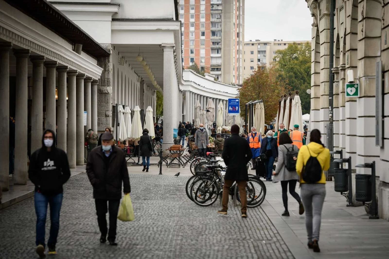  Specialist interne medicine Matjaž Figelj je trditev, da epidemiološki ukrepi niso učinkoviti, utemeljil z osebnim opažanjem, da se število okuženih s covidom-19 spet povečuje. Foto: Nebojša Tejić/STA 