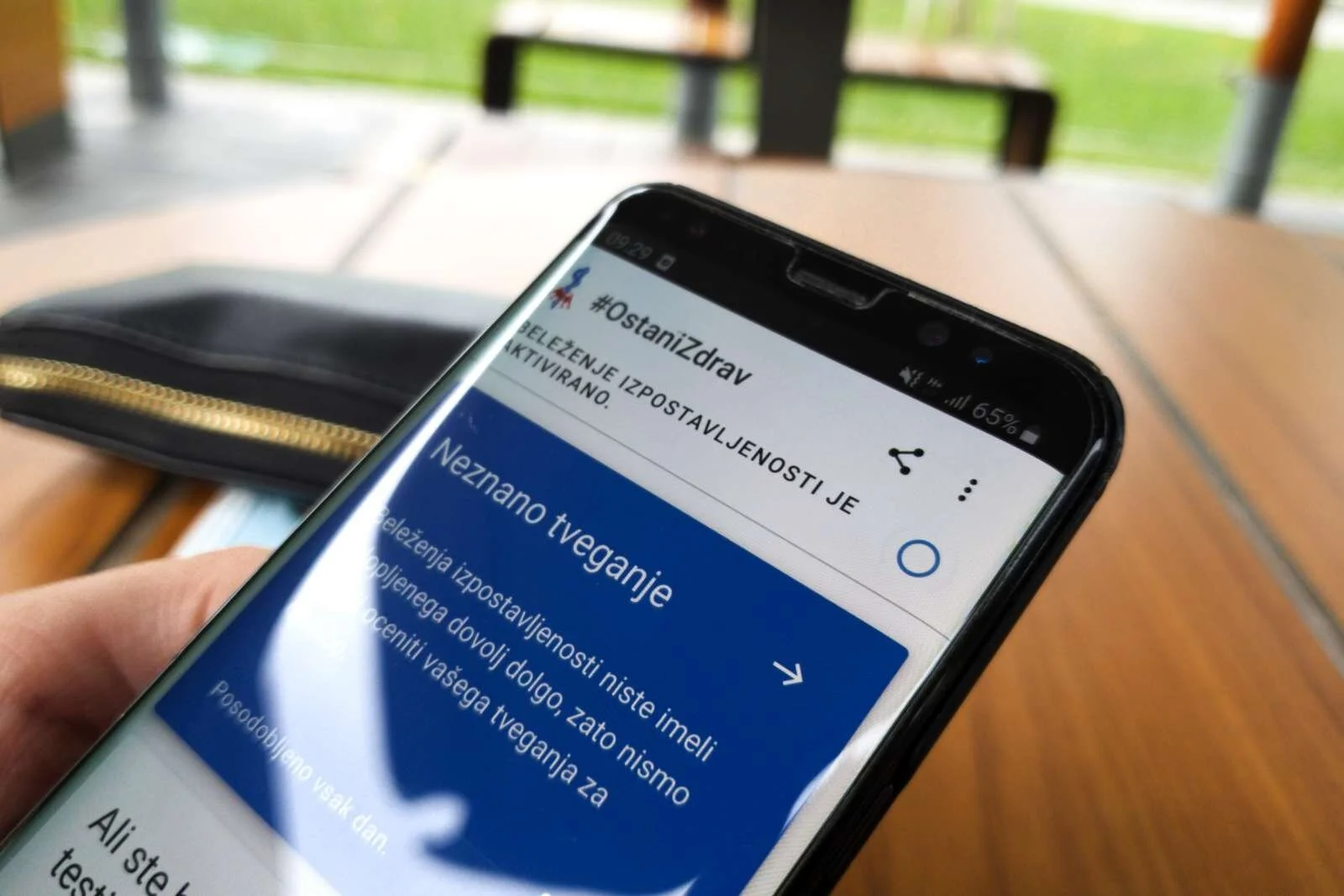  Aplikacije za sledenje stikom okuženih so manj učinkovite, kot so aprila predvidevali raziskovalci z Oxforda. Foto: Nik Kranjec/STA 