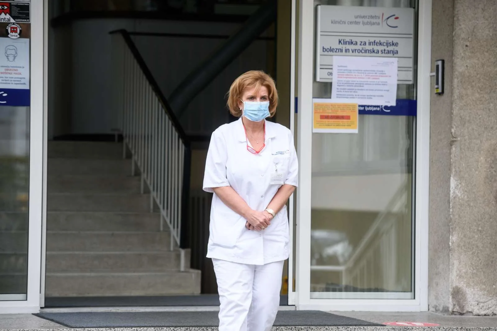  Vodja strokovne svetovalne skupine pri ministrstvu za zdravje Bojana Beović je za Večer dejala, da so v statistiko smrti zaradi covida vključeni tisti umrli, pri katerih je bil covid-19 osnovni vzrok smrti, saj tako narekujejo smernice WHO. Foto: Nebojša Tejić/STA 