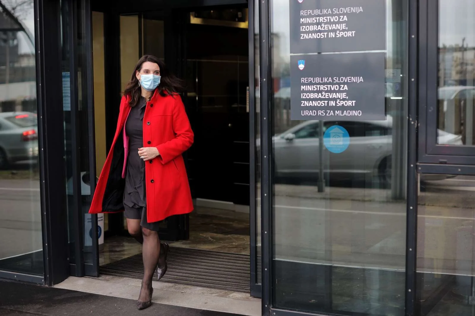 Ministrica za izobraževanje, znanost in šport Simona Kustec   meni, da je Slovenija rekorderka tako po številu okuženih s covidom-19 kot po usposobljenosti v izobraževanju na daljavo. Foto: Daniel Novakovič/STA 