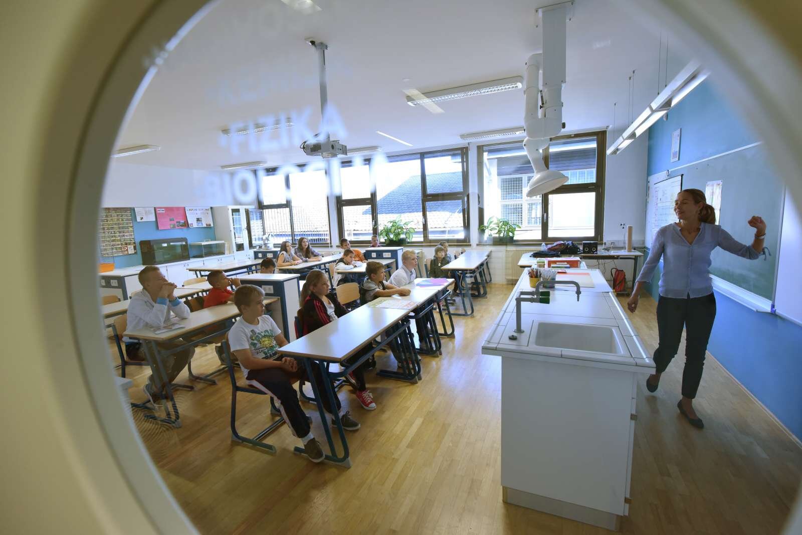  Slovenski osnovnošolci vseh razredov so v šolskih klopeh nazadnje sedeli sredi oktobra. Foto: Tamino Petelinšek/STA 