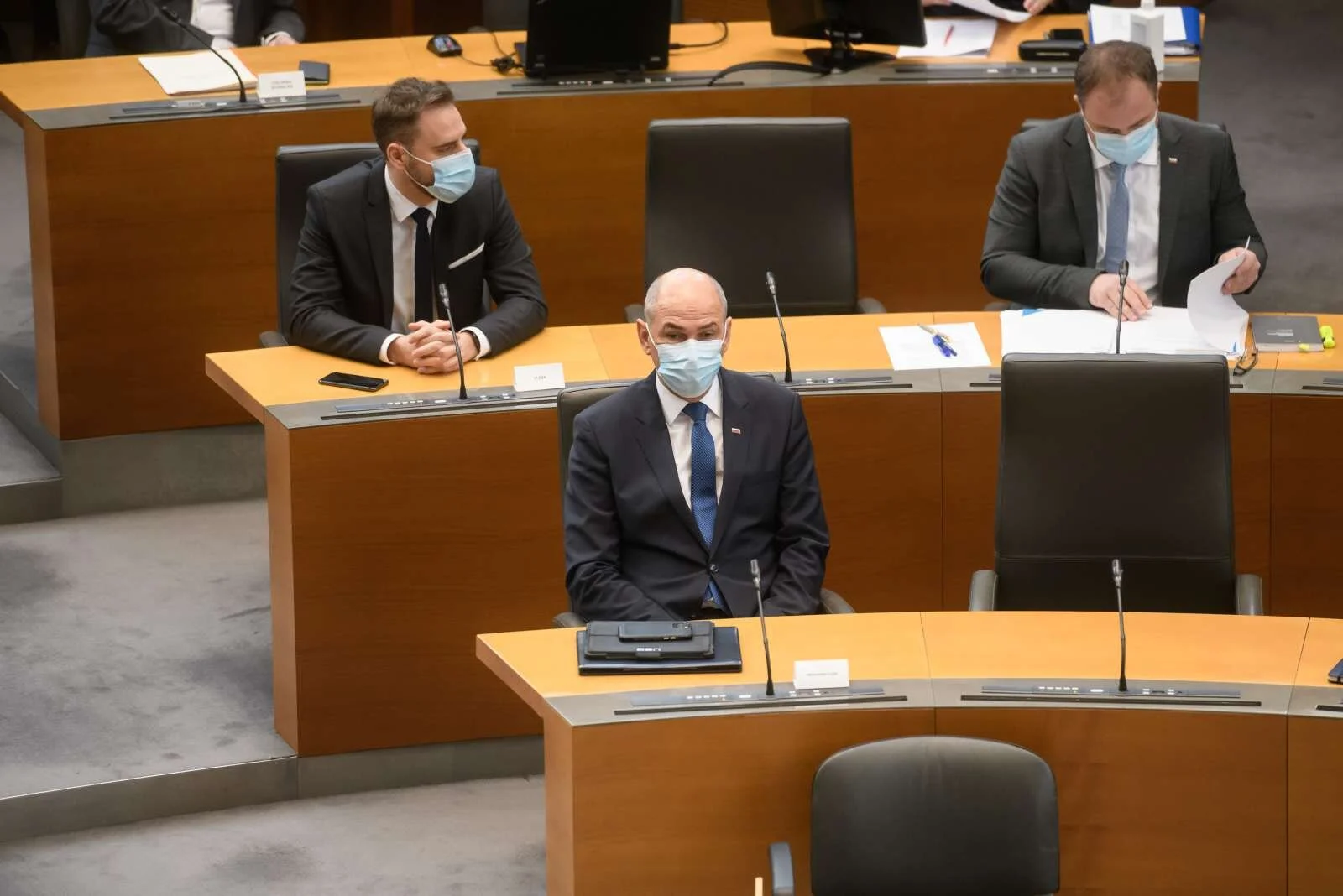  Predsednik vlade Janez Janša je na izredni seji 15. februarja dejal, da so z ukrepi samol v času epidemije za državljane storili več kot prejšnja vlada. Foto: Nebojša Tejić/STA 