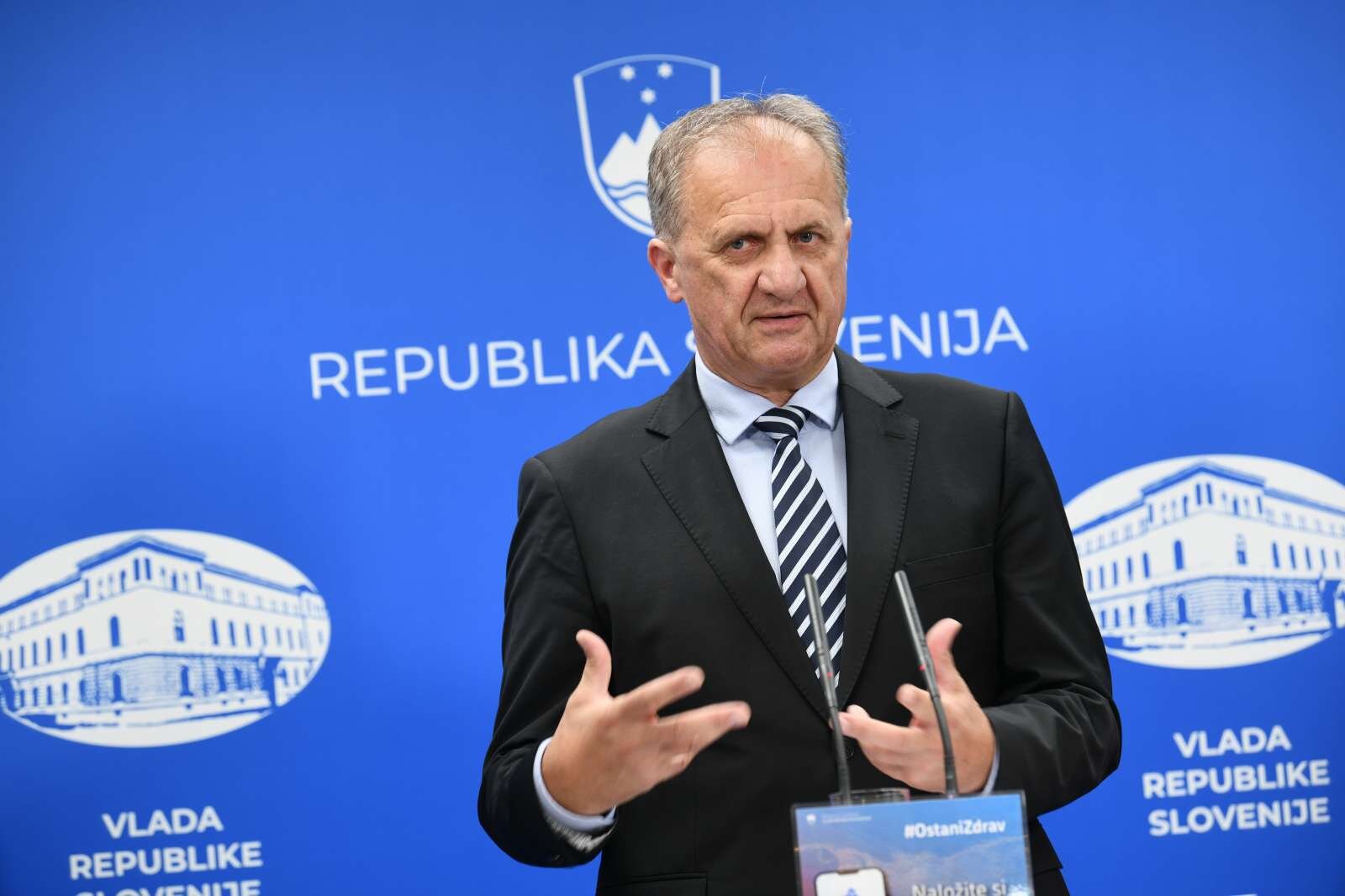  Predsednik vladnega strateškega sveta za debirokratizacijo Ivan Simič je v oddaji Odkrito na TV Slovenija povedal, da je vladi uvedbo socialne kapice predlagal sam. Foto: Tamino Petelinšek/STA 