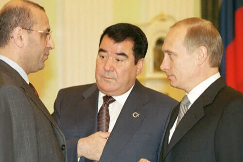  Ruski predsednik Vladimir Putin (desno) 2002. s takratnim ministrom za energetiko Igorjem Jusufovom (levo). Foto:  Kremlin.ru / Creative Commons  