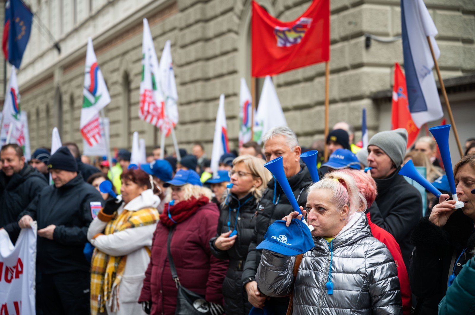  Vlada je decembra lani s skupino reprezentativnih sindikatov javnega sektorja dosegla dogovor o uskladitvi plačnih razredov, stavka državnih tožilcev in zdravnikov pa se nadaljuje. Foto: Boštjan Podlogar/STA 