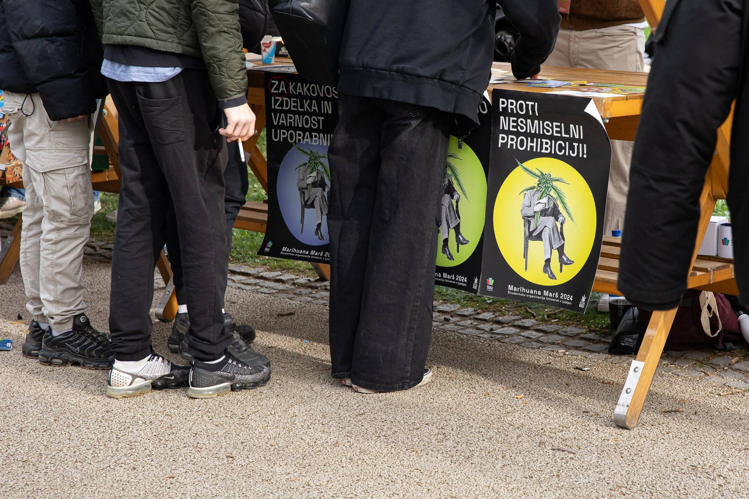  Vladne stranke so se v koalicijski pogodbi  zavezale , da bodo sprejele podzakonske akte za pridelavo in predelavo ter nadzorovano rabo konoplje v medicinske namene. Foto: Katja Kodba/STA 
