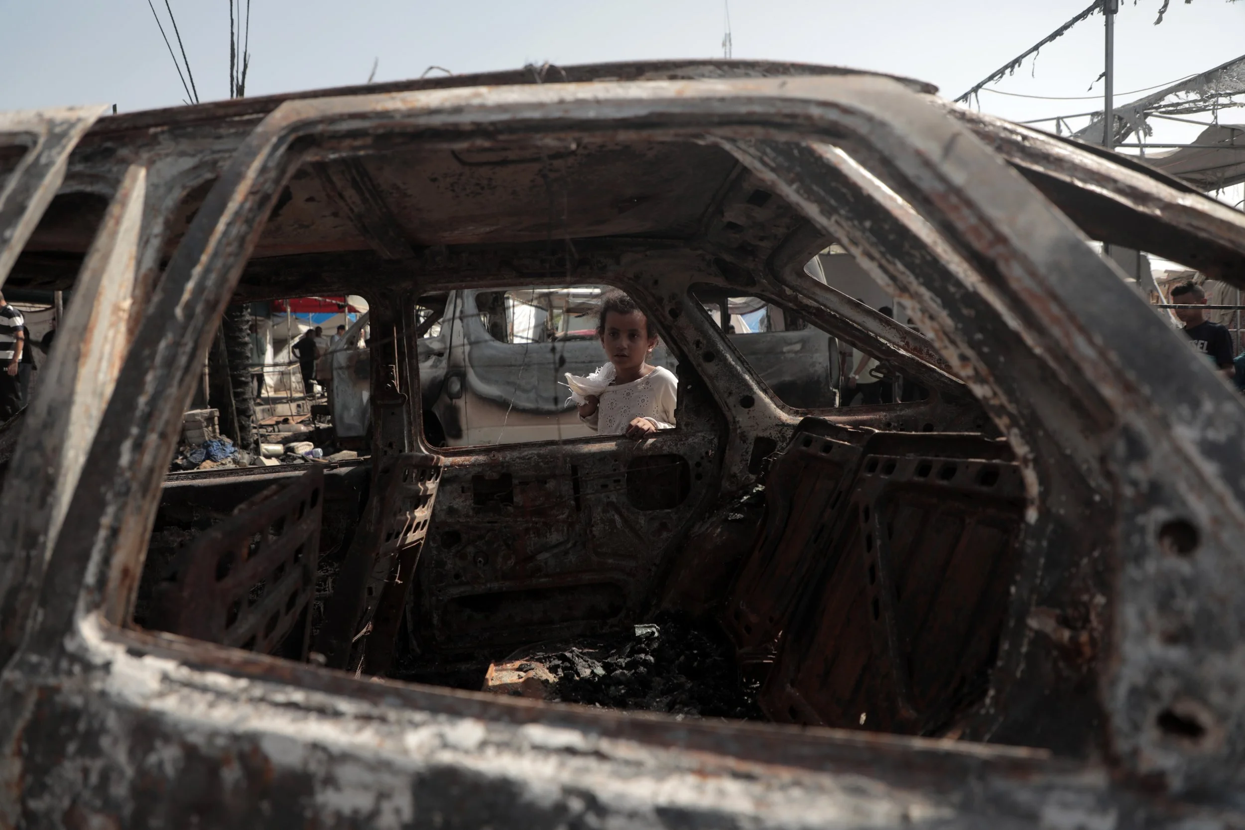  Po podatkih agencije Združenih narodov za pomoč in zaposlovanje palestinskih beguncev na Bližnjem vzhodu (UNRWA) je bilo od 7. oktobra 2023 ubitih več kot 41 tisoč Palestincev, na tisoče pa jih je pogrešanih. Foto: DPA/STA 