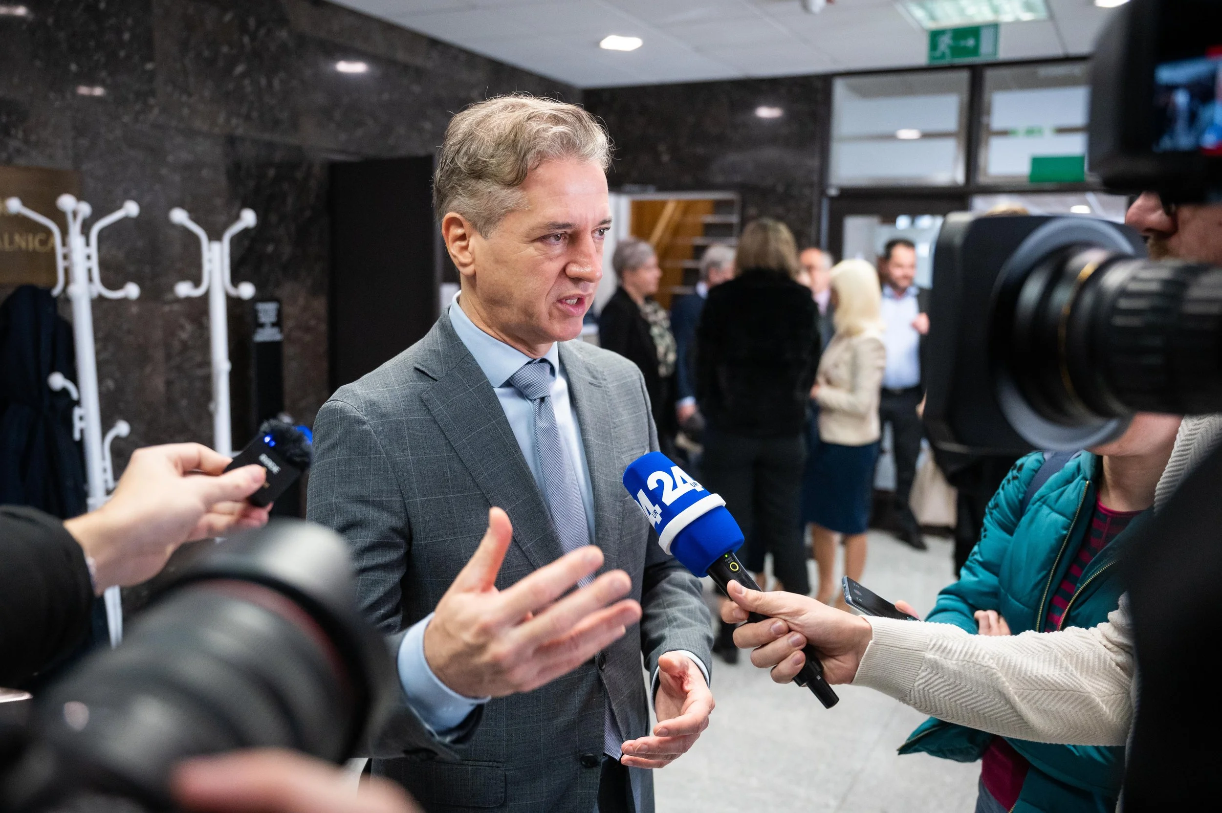  Po podatkih urada za makroekonomske analize in razvoj je bilo povečanje dolga Slovenije med letoma 2019 in 2023, ko so bile države izpostavljene več gospodarskim šokom, med manjšimi v EU.   Foto: Boštjan Podlogar/STA 