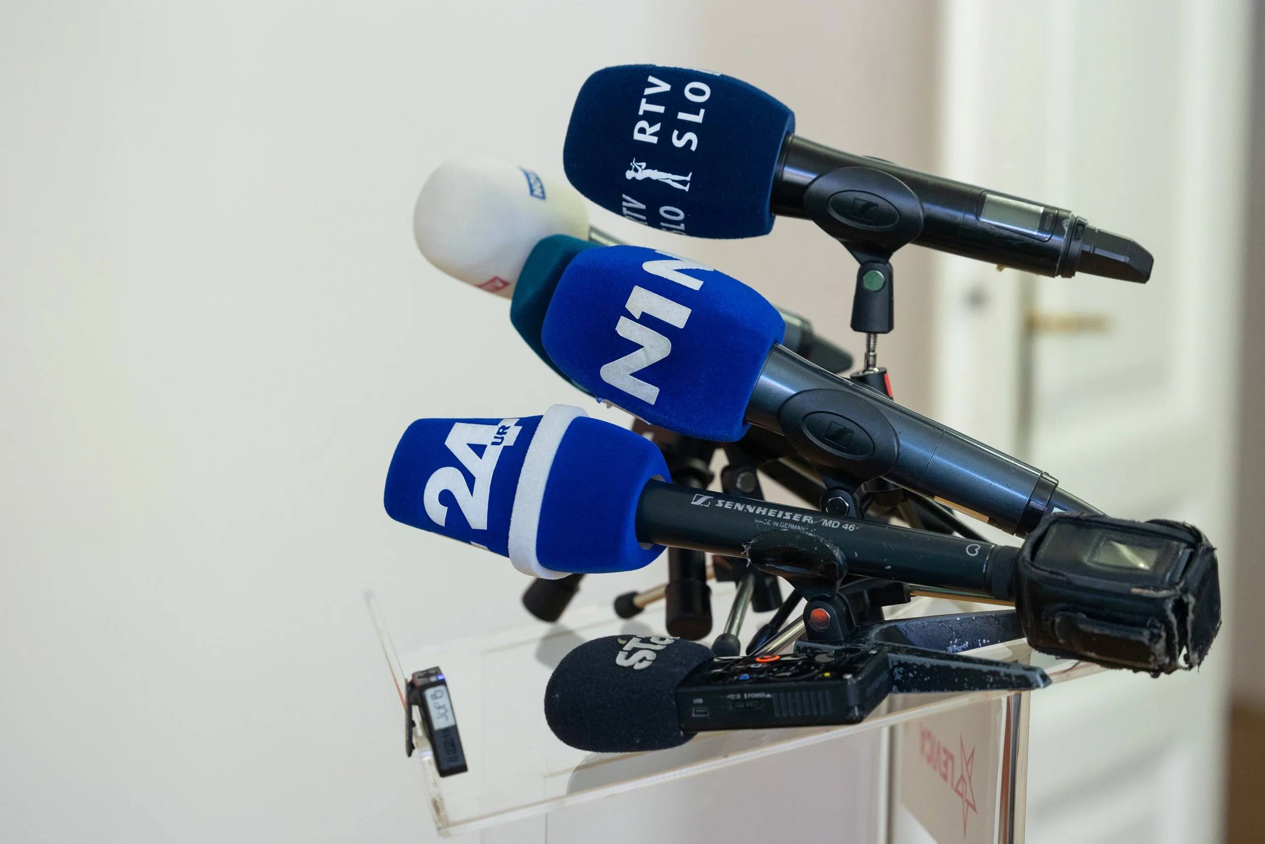 Slovenija 2024. doživela padec indeksa svobode izražanja, a ne »katastrofalnega«