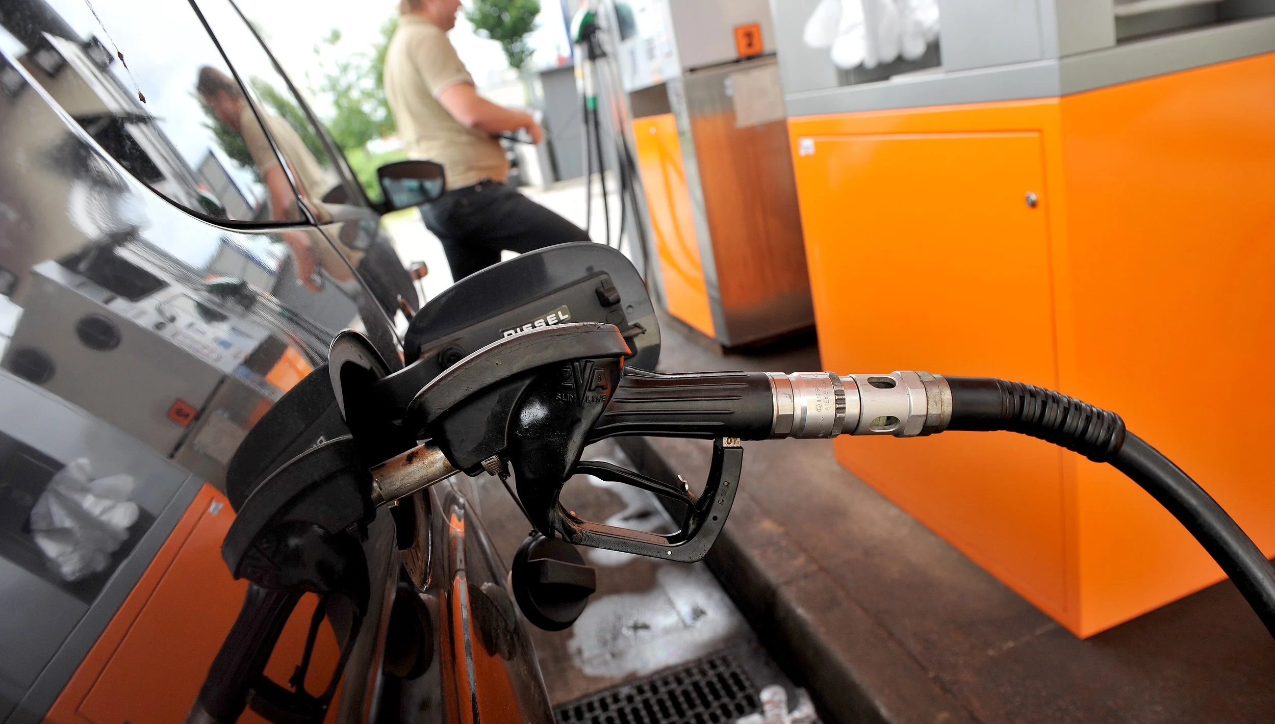 Janša manipulativno o ceni goriva v času njegove tretje vlade