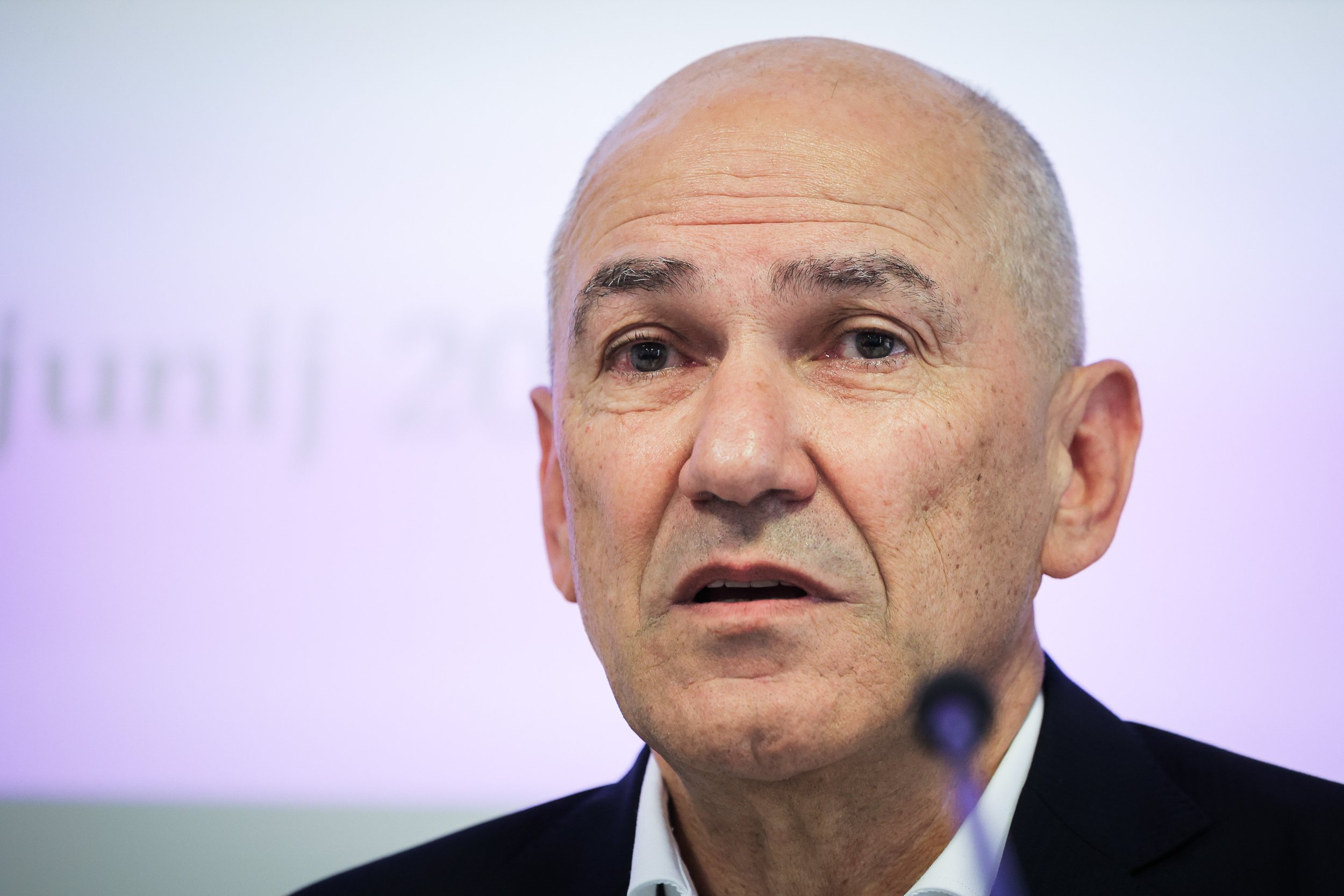 Ne drži, da civilne organizacije, ki »jih financira vlada«, niso NVO