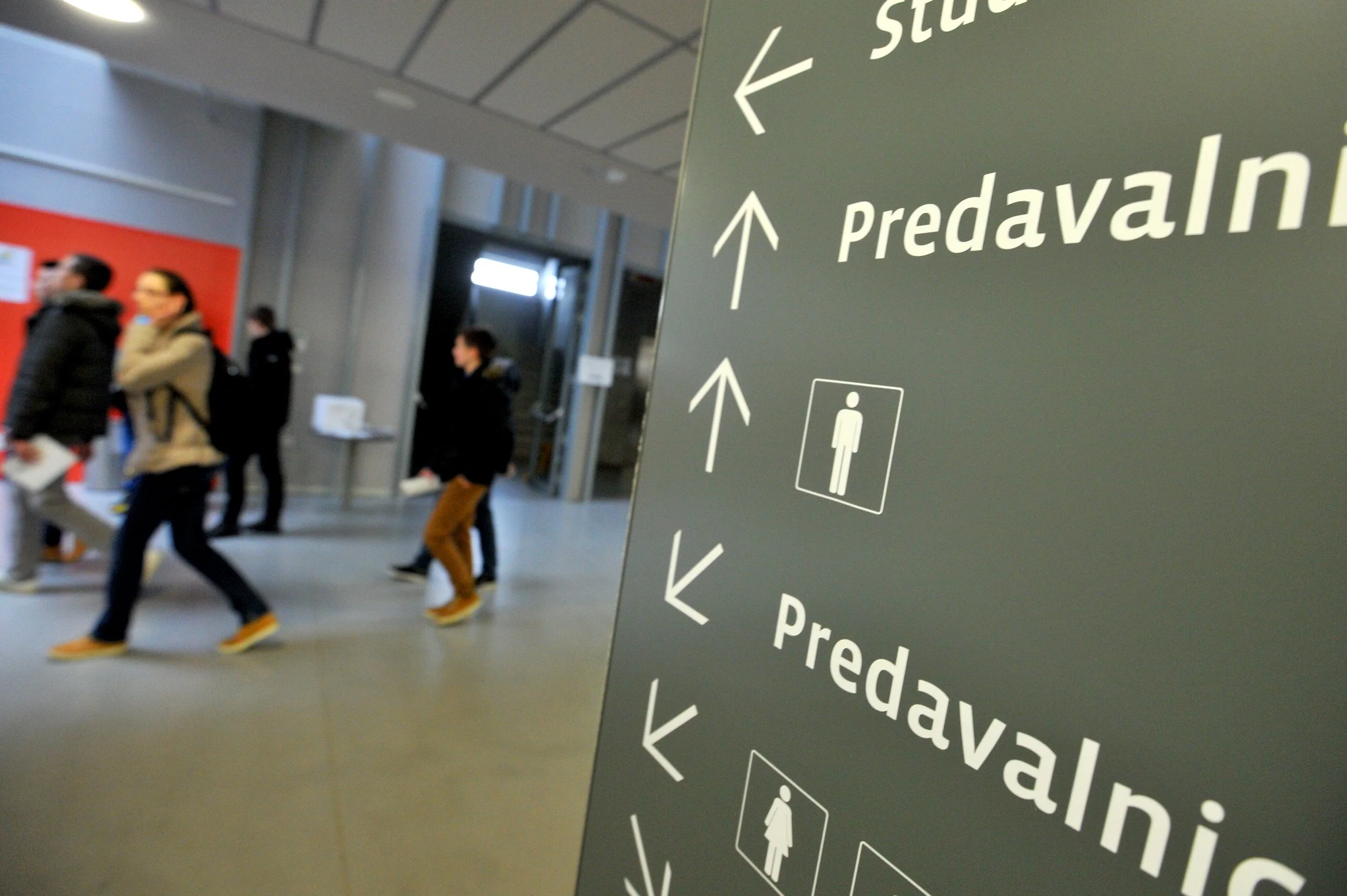 Ne drži, da 76 odstotkov priseljencev nima izobrazbe