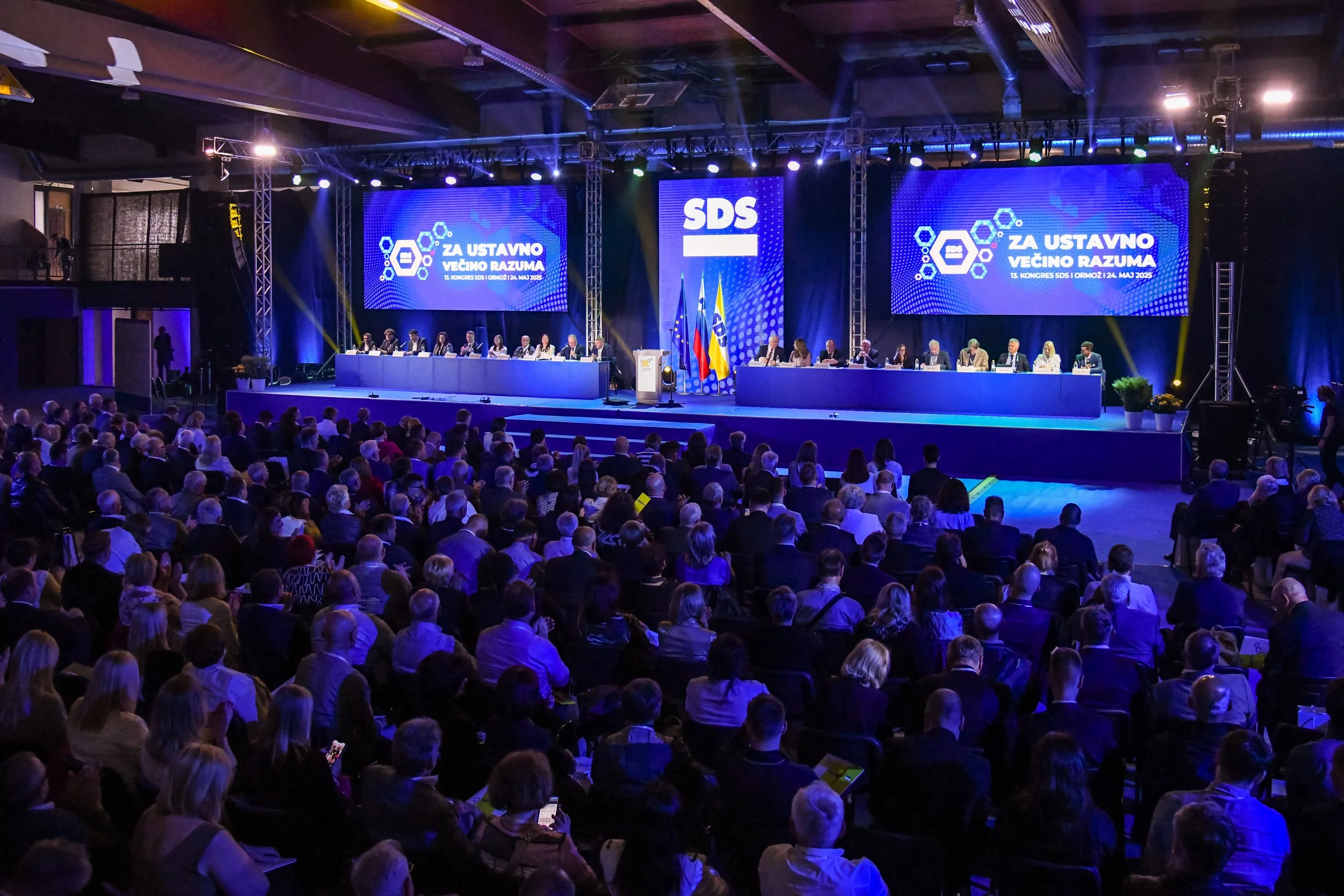 Fotografija domnevnega panoja stranke SDS je lažna