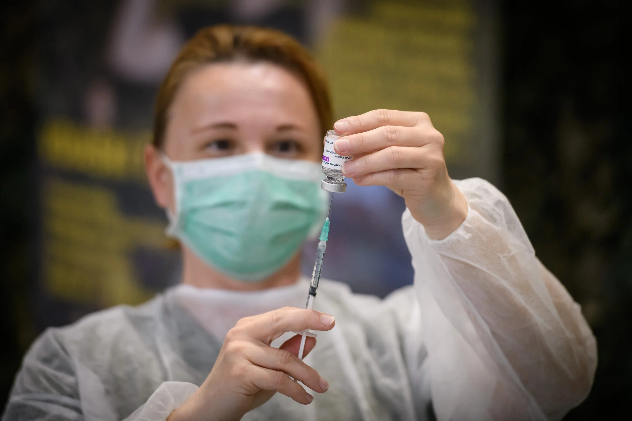 Proizvajalci cepiv proti covidu niso razvili metode, ki prepreči smrt zaradi cepljenja