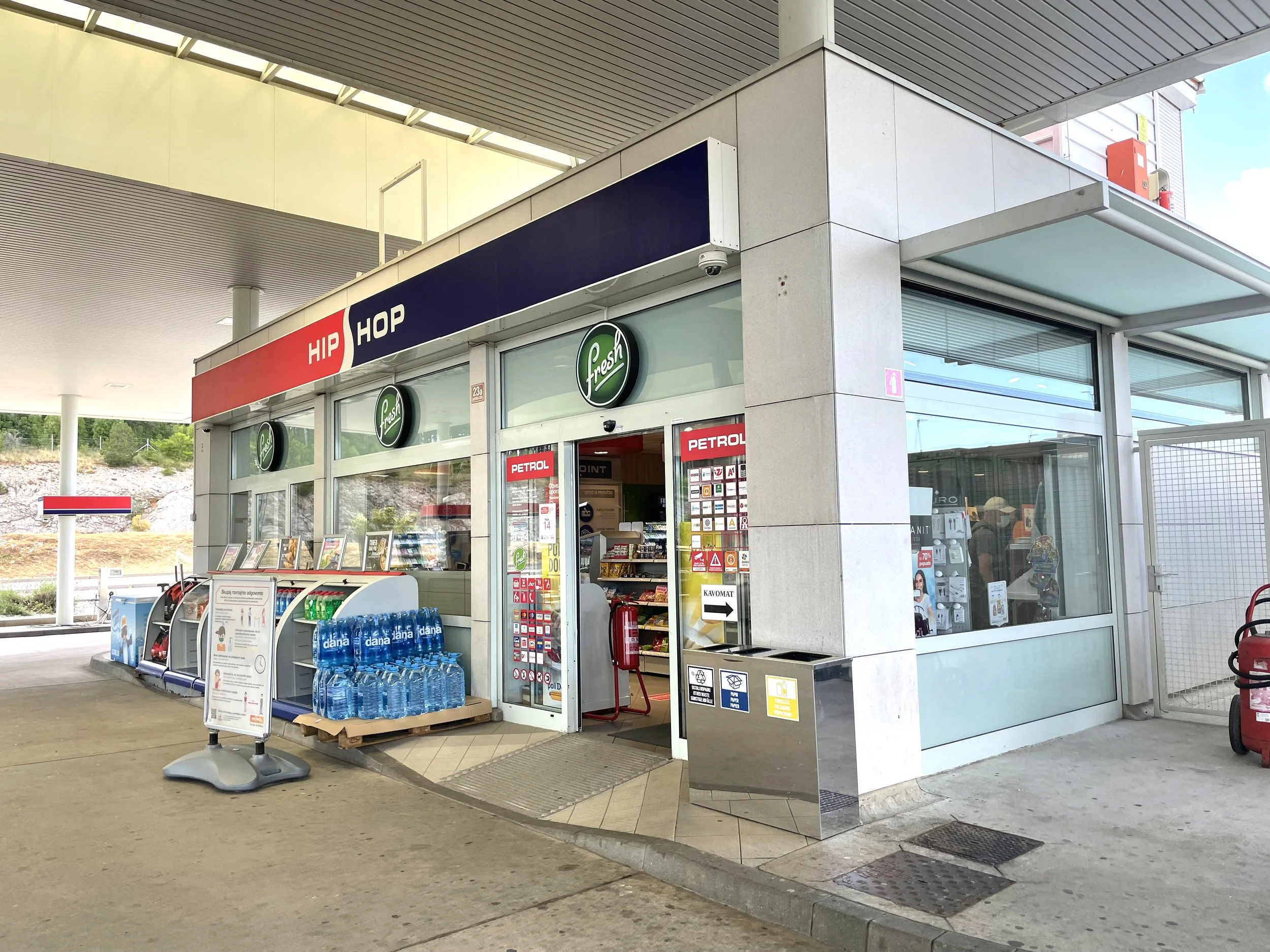  Petrolov bencinski servis na Kozini. Foto: Oštro 