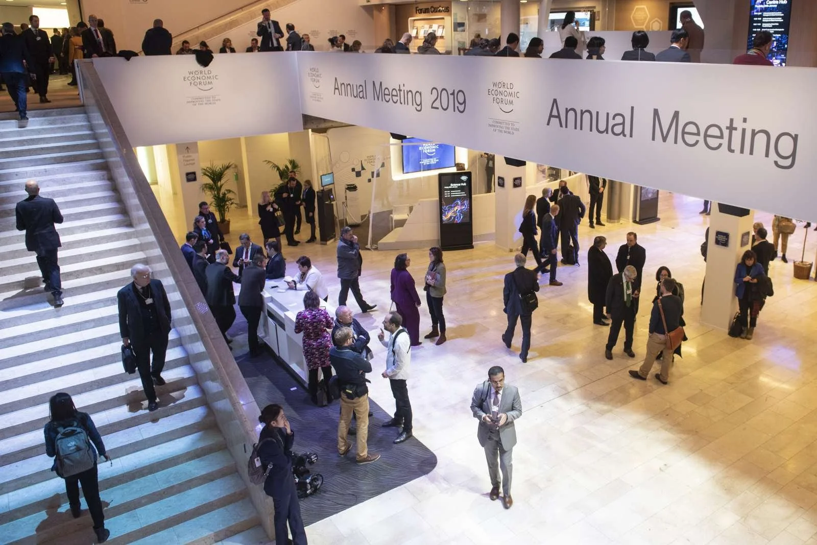  Svetovni gospodarski forum, švicarska lobistična organizacija za globalno povezovanje političnih, gospodarskih in akademskih voditeljev, je bil po ugotovitvah  preverjalcev dejstev že večkrat predmet dezinformacij. Foto: Xinhua/STA 